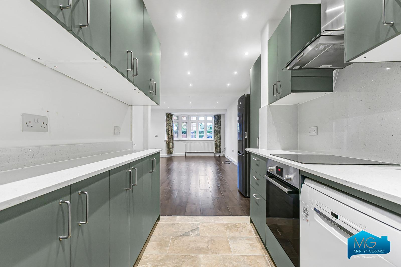 3 bedroom Semi-Detached House to rent - Martyn Gerrard