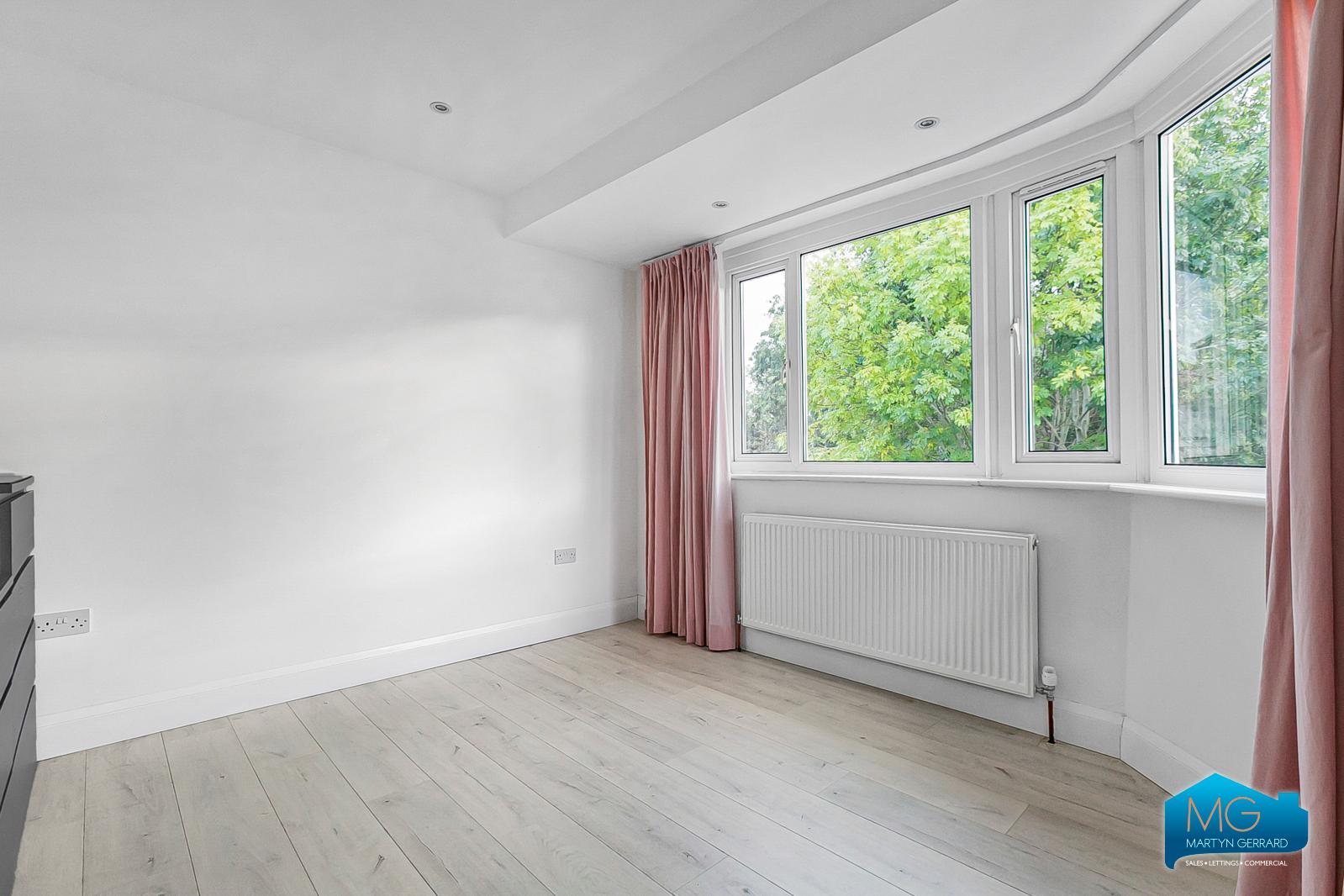 3 bedroom Semi-Detached House to rent - Martyn Gerrard