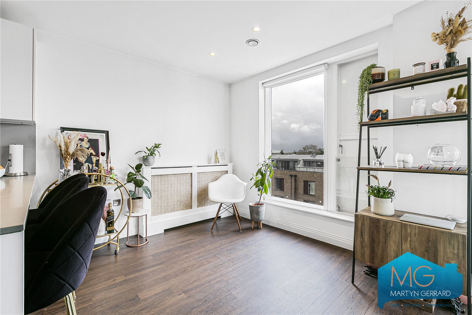 2 bedroom Apartment for sale - Martyn Gerrard