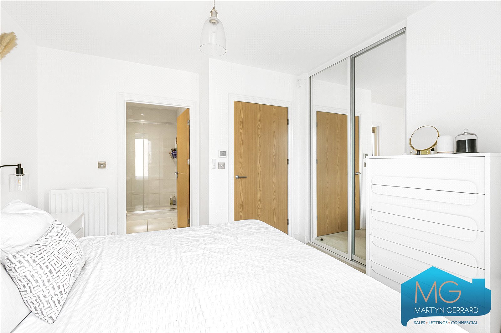 2 bedroom Apartment for sale - Martyn Gerrard