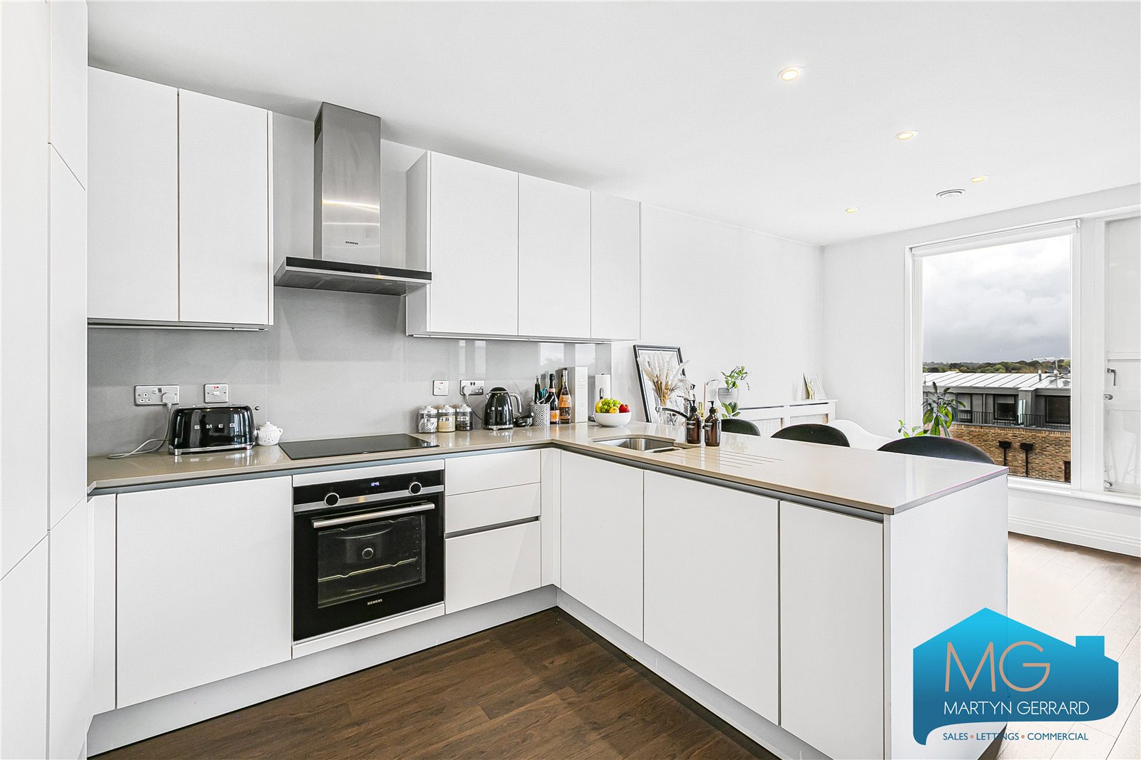 Quayle Crescent, Whetstone, London, N20+  - Martyn Gerrard