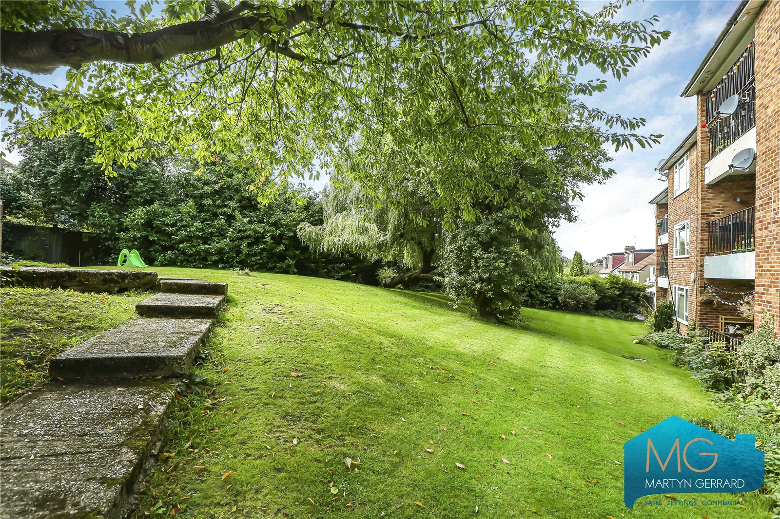 2 bedroom Apartment for sale - Martyn Gerrard