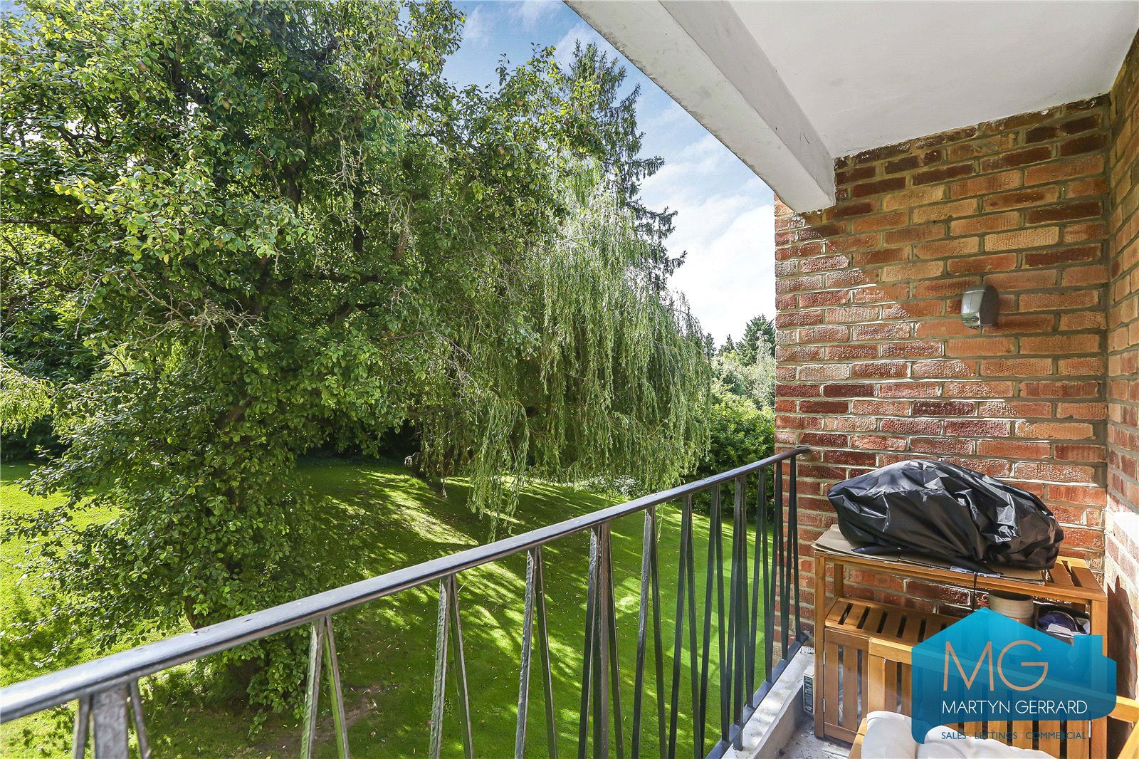 2 bedroom Apartment for sale - Martyn Gerrard