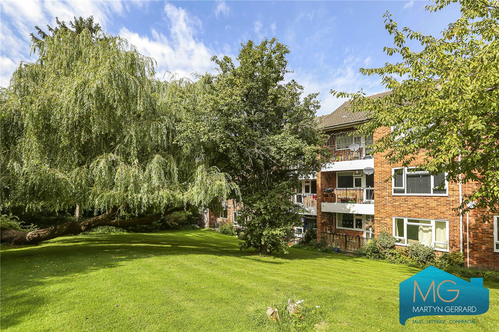 2 bedroom Apartment for sale - Martyn Gerrard