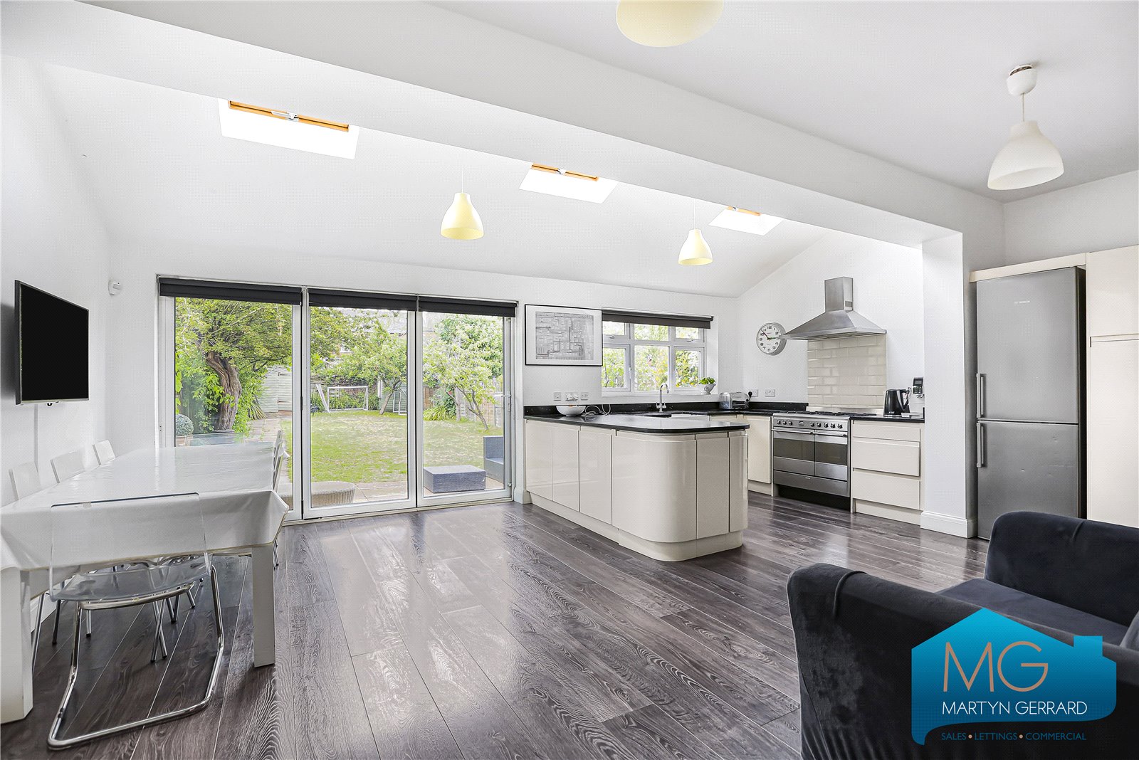 Pollard Road, Whetstone, London, N20+  - Martyn Gerrard