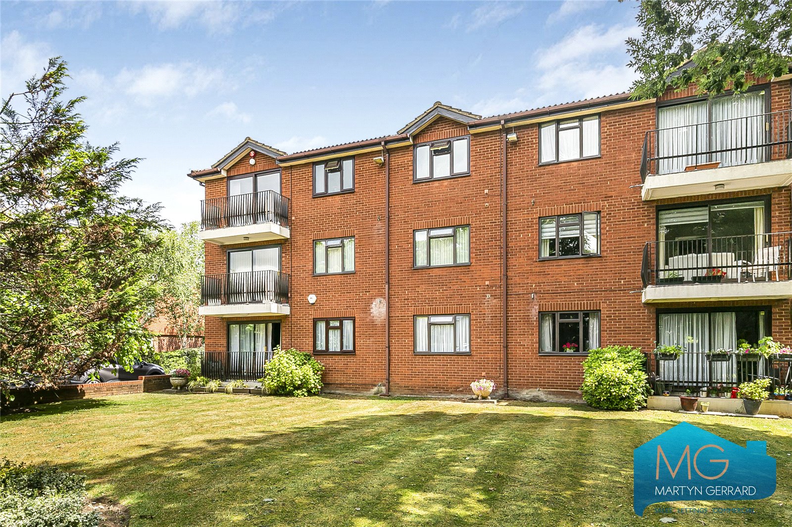 3 bedroom Apartment for sale - Martyn Gerrard