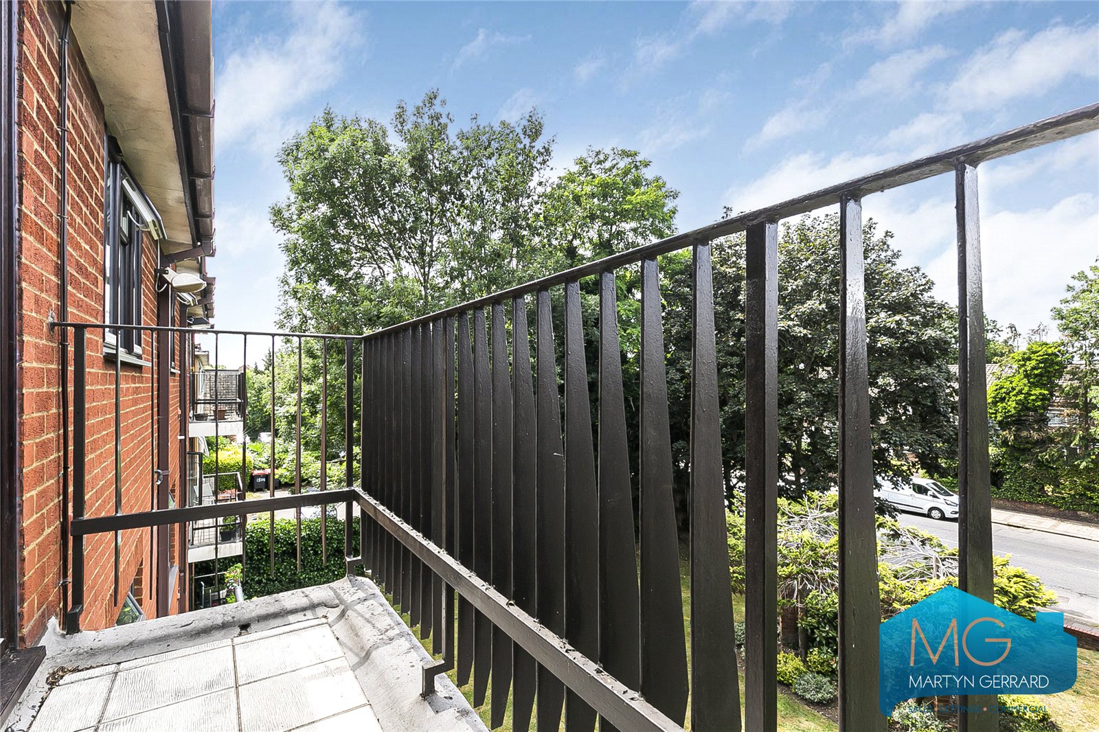 3 bedroom Apartment for sale - Martyn Gerrard