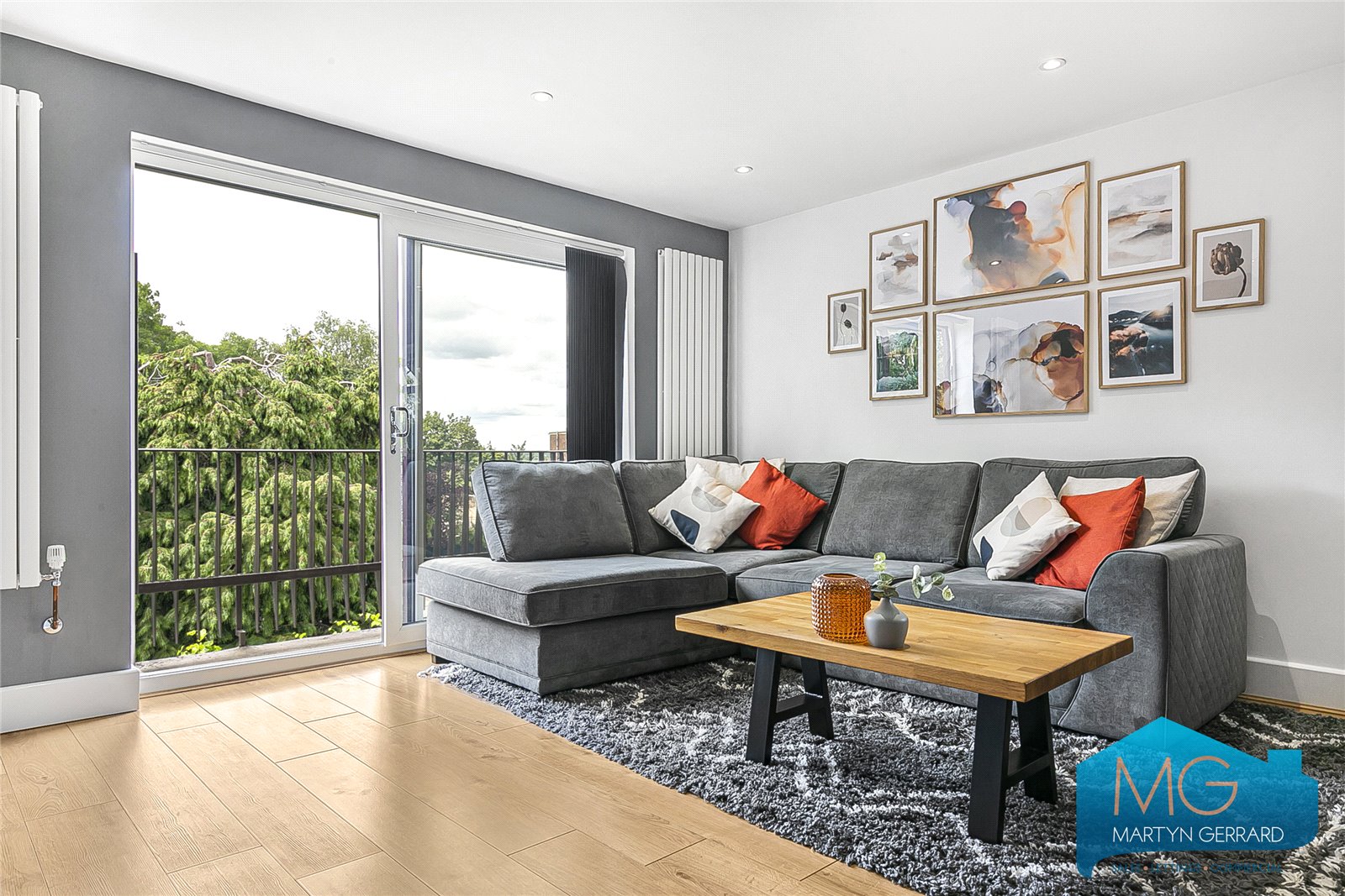 3 bedroom Apartment for sale - Martyn Gerrard