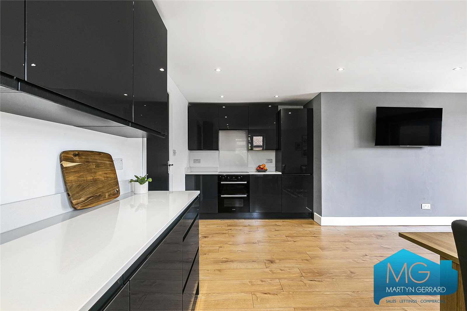 Farnham Close, Whetstone, London, N20+  - Martyn Gerrard