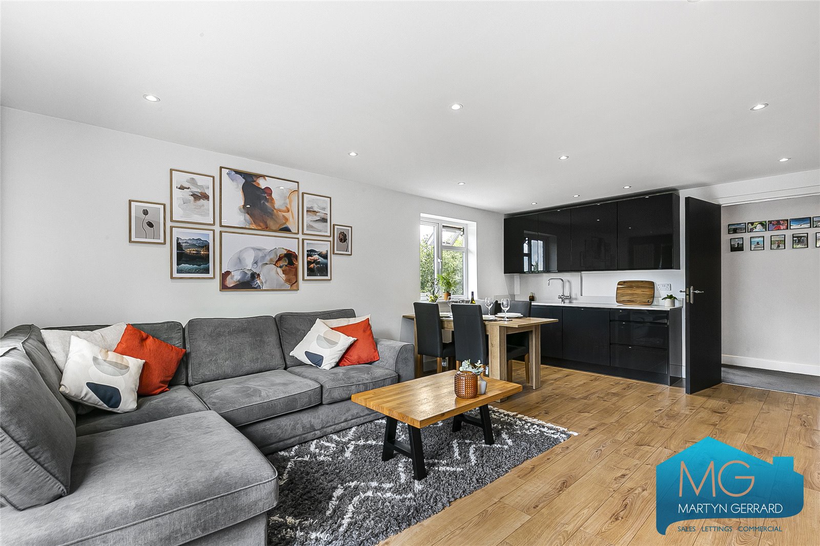 3 bedroom Apartment for sale - Martyn Gerrard