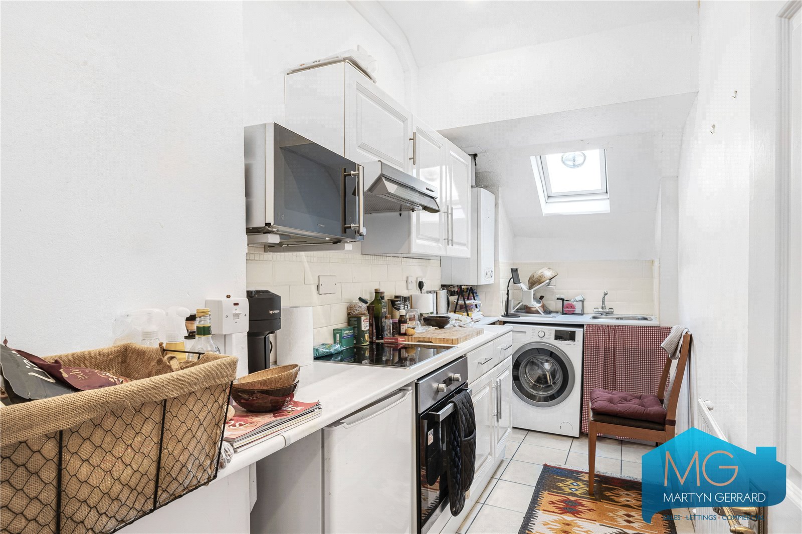 High Road, Whetstone, London, N20+  - Martyn Gerrard