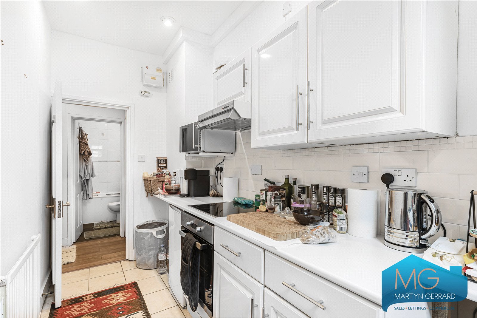 High Road, Whetstone, London, N20+  - Martyn Gerrard
