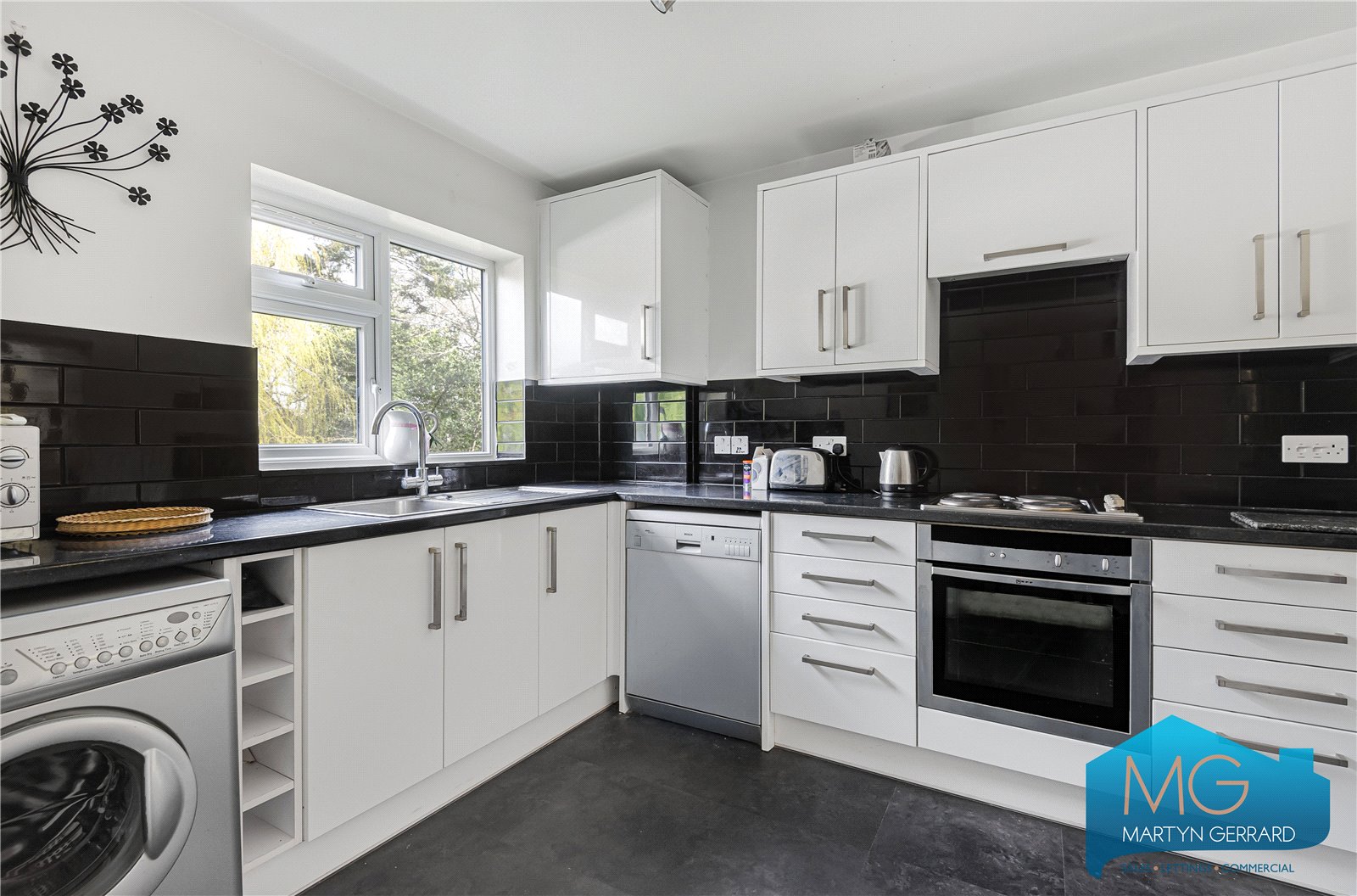 Oakleigh Park North, Whetstone, London, N20+  - Martyn Gerrard