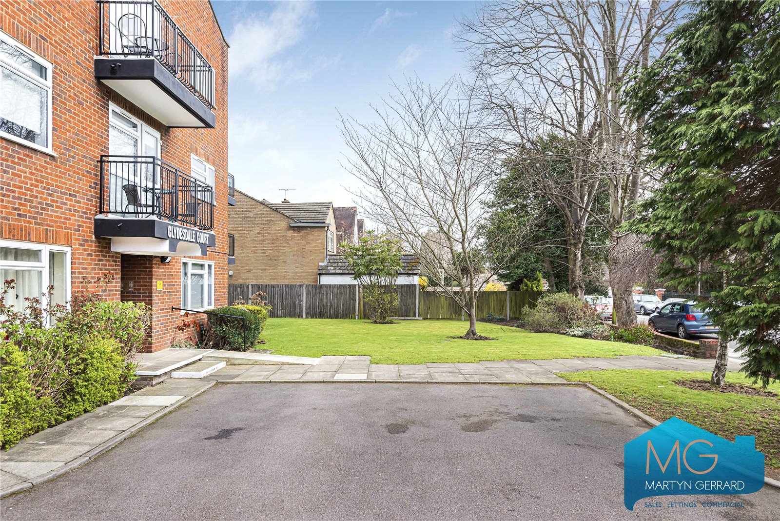 2 bedroom Apartment for sale - Martyn Gerrard