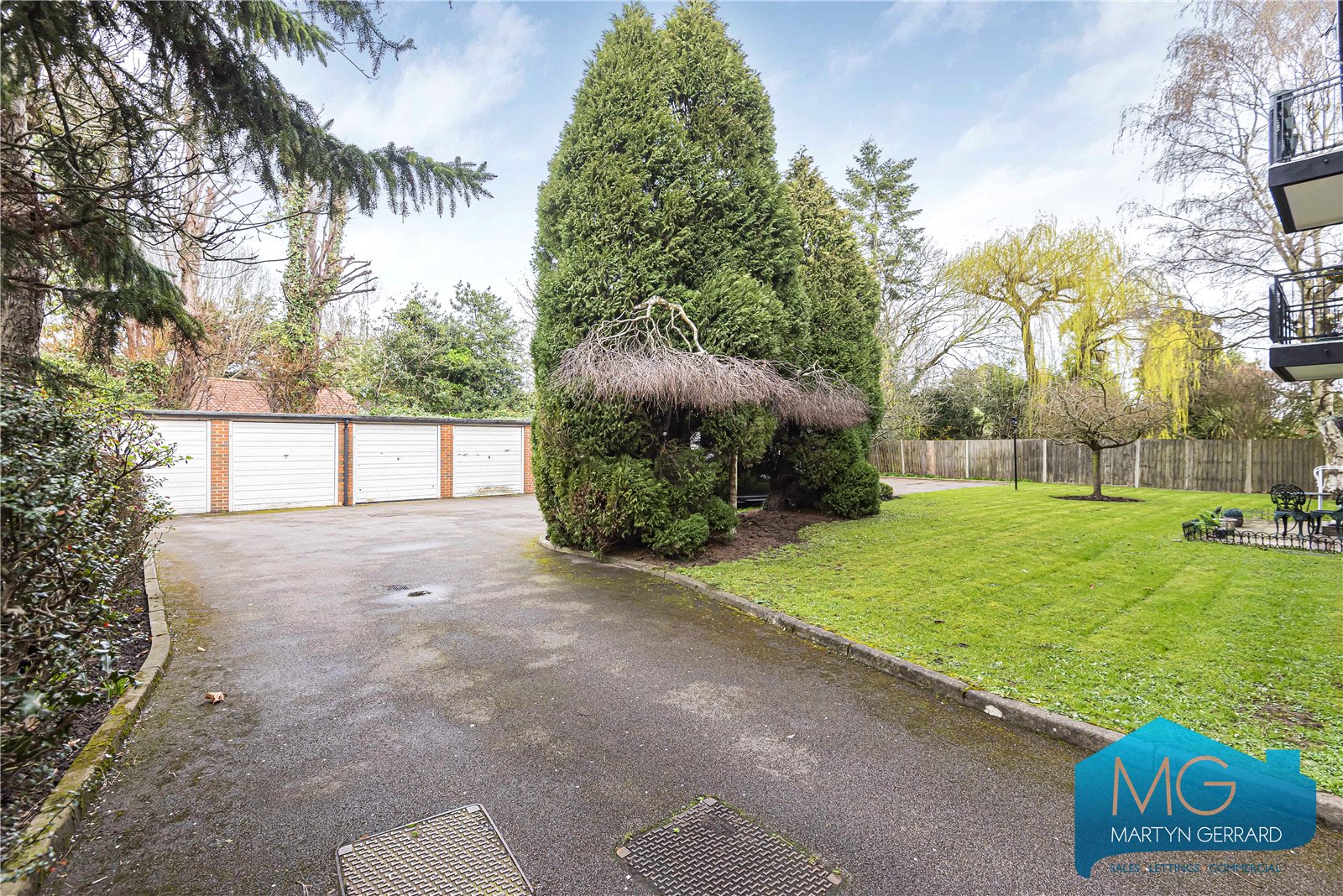 2 bedroom Apartment for sale - Martyn Gerrard
