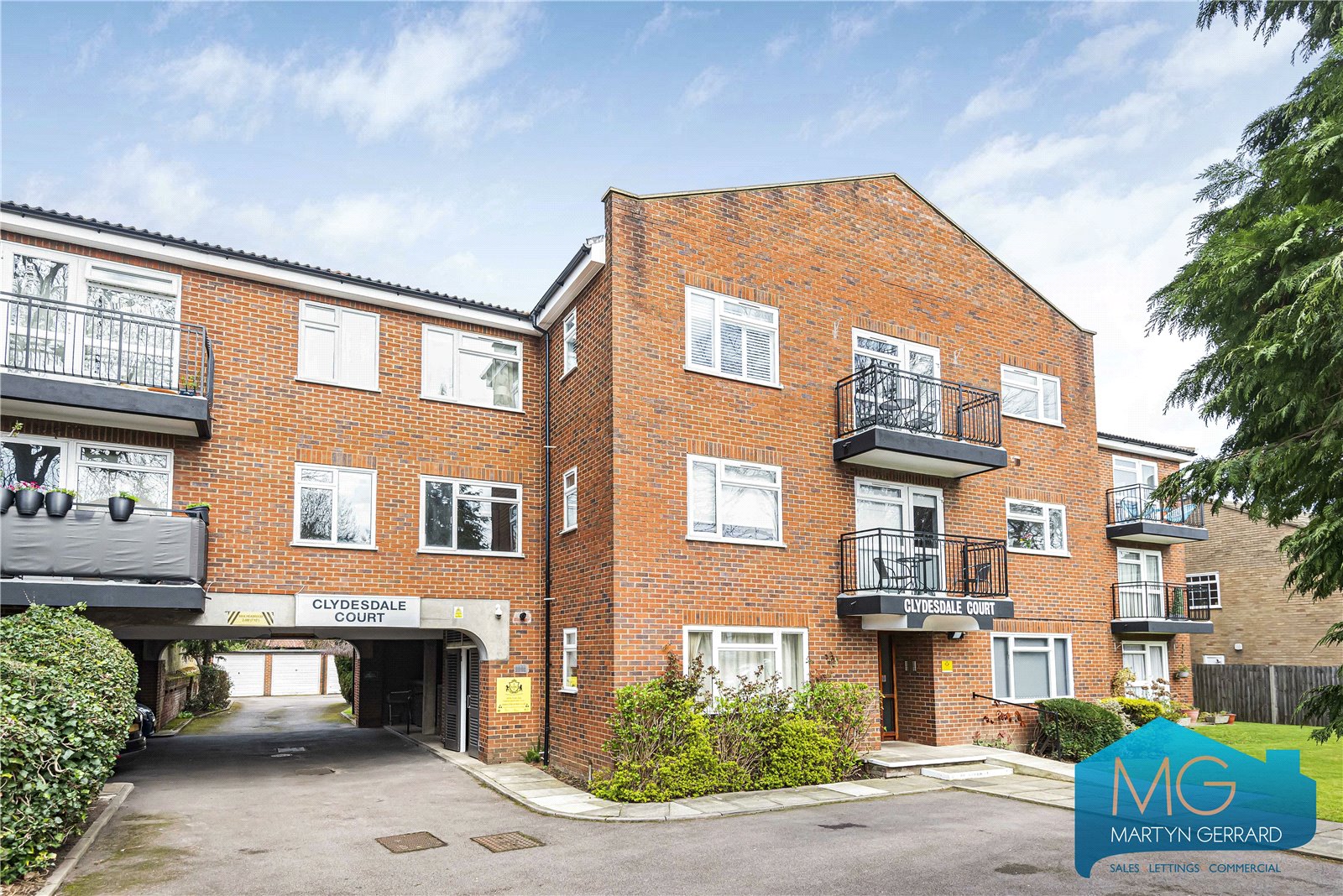Oakleigh Park North, Whetstone, London, N20+  - Martyn Gerrard