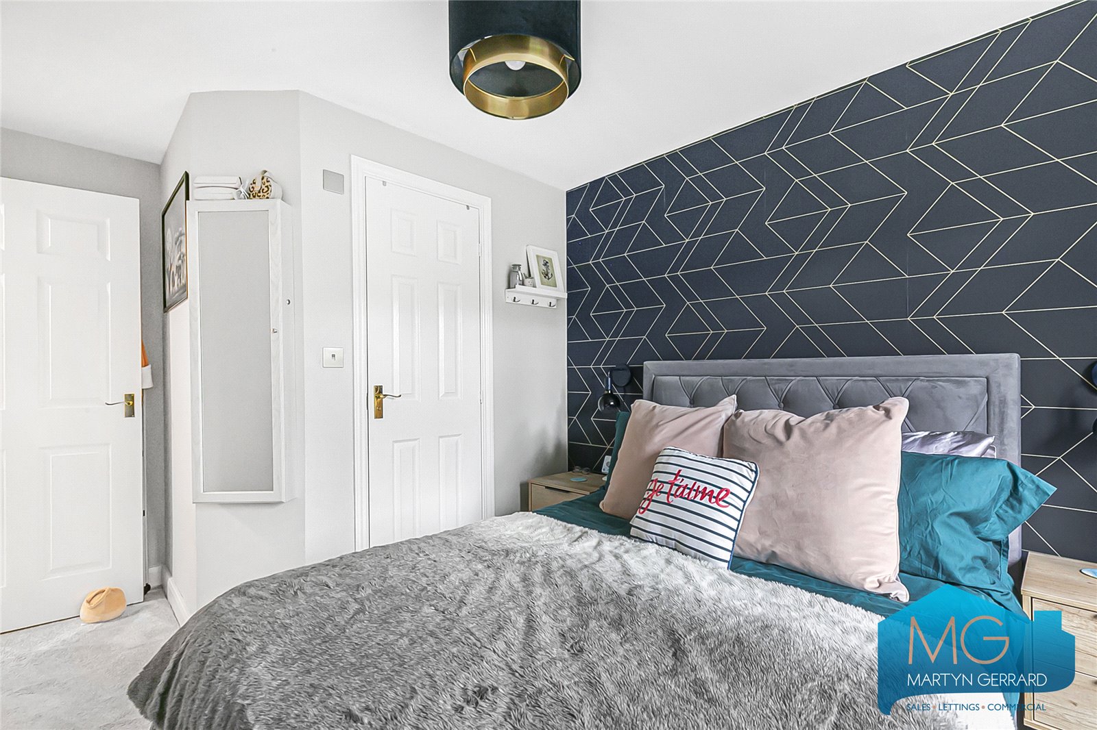 2 bedroom Apartment for sale - Martyn Gerrard