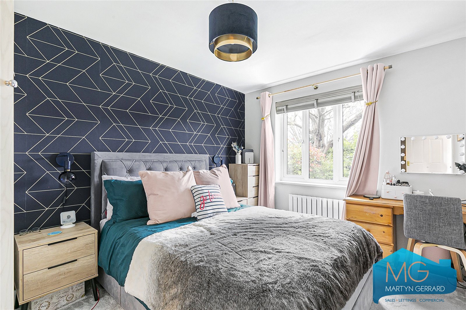 2 bedroom Apartment for sale - Martyn Gerrard