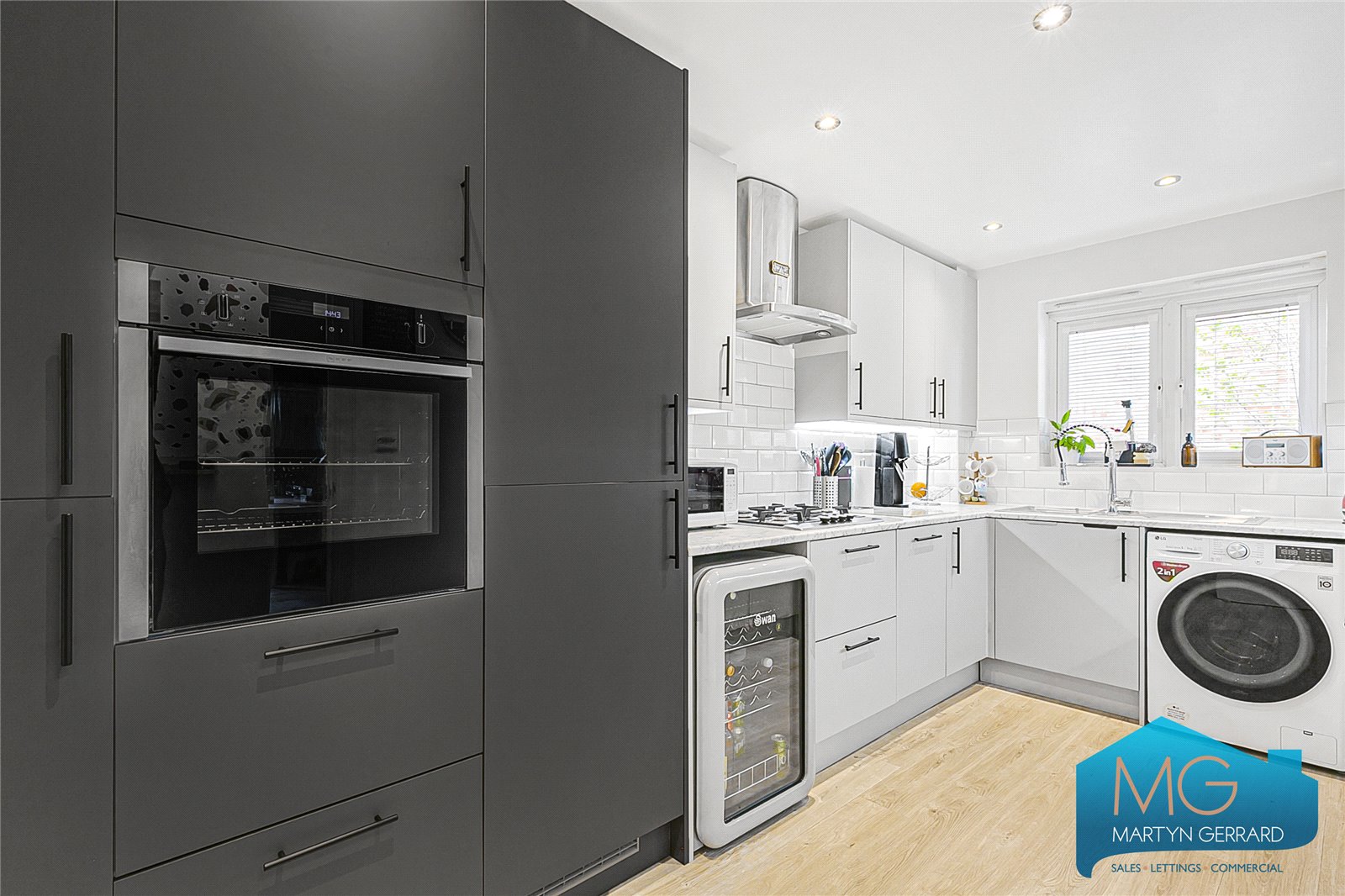 2 bedroom Apartment for sale - Martyn Gerrard