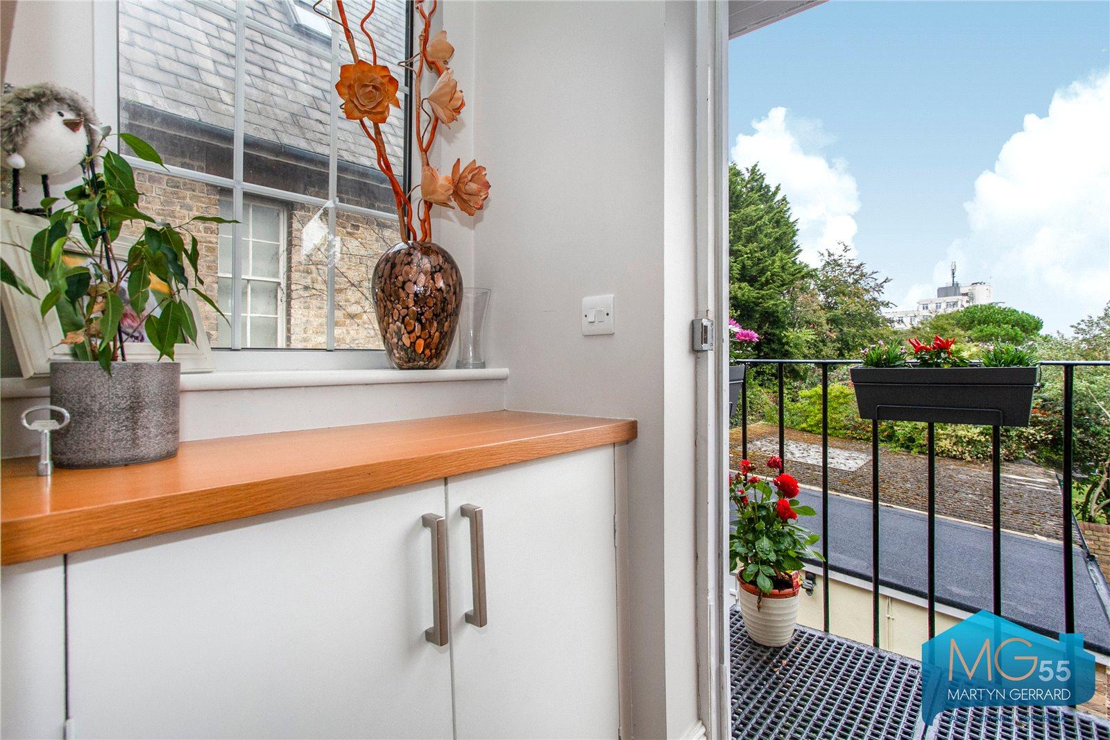 2 bedroom Apartment for sale - Martyn Gerrard