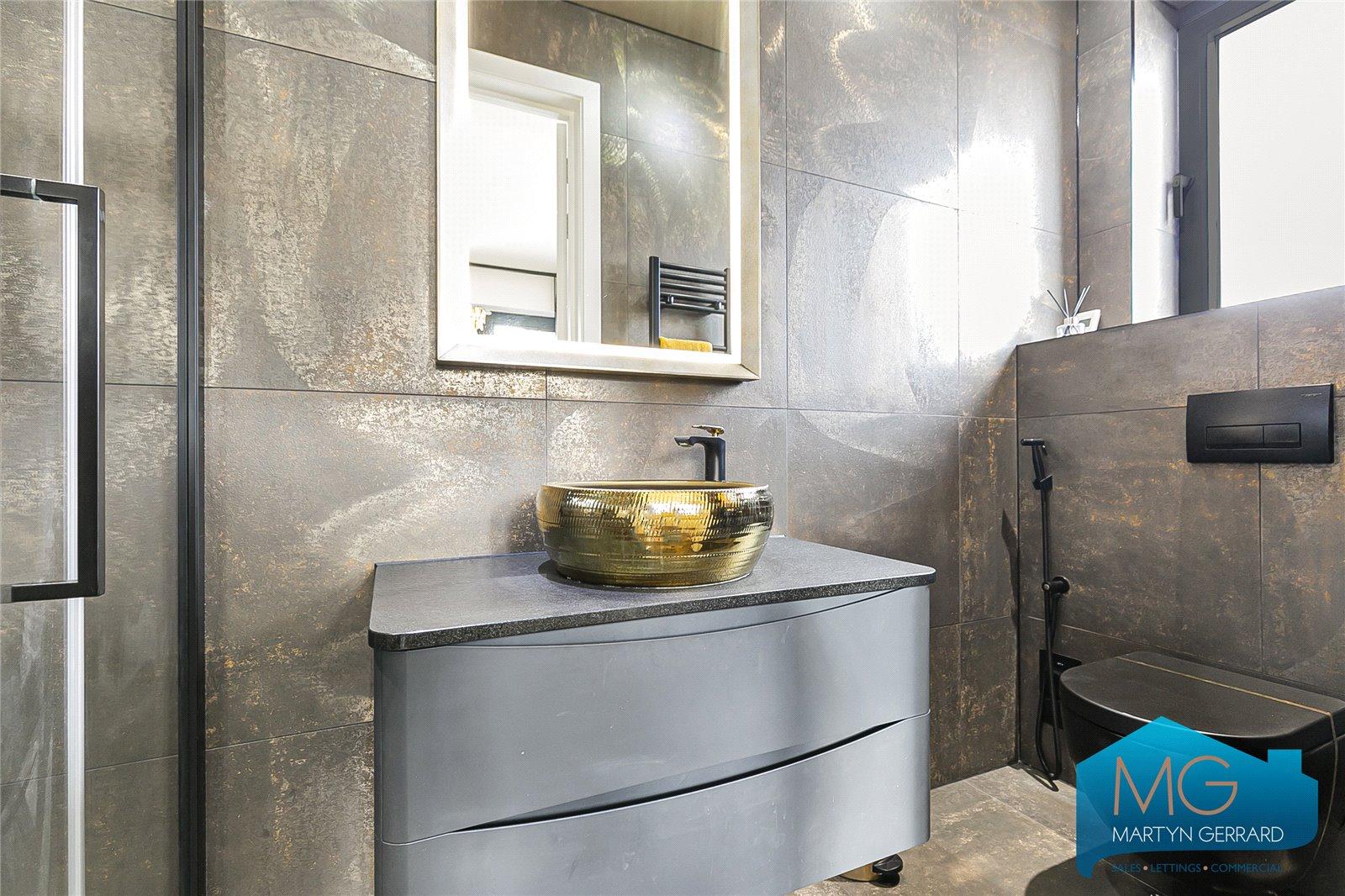 2 bedroom Detached House for sale - Martyn Gerrard