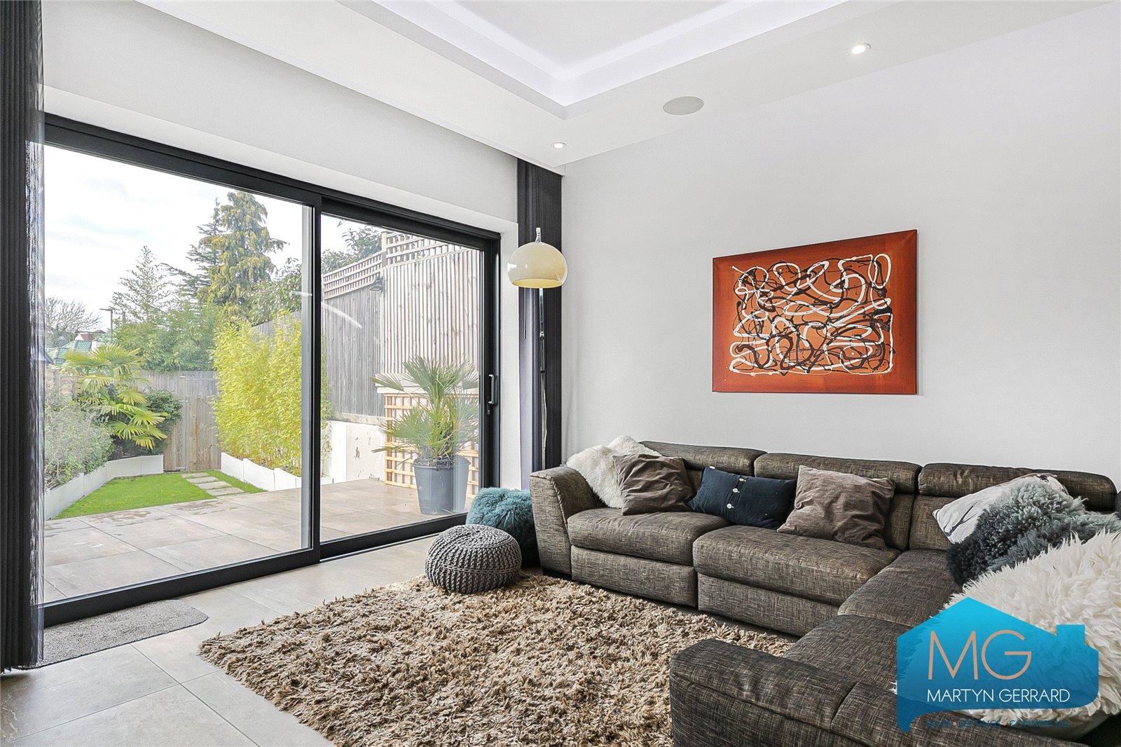 2 bedroom Detached House for sale - Martyn Gerrard