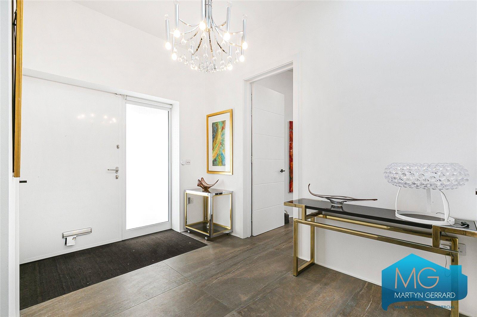 2 bedroom Detached House for sale - Martyn Gerrard
