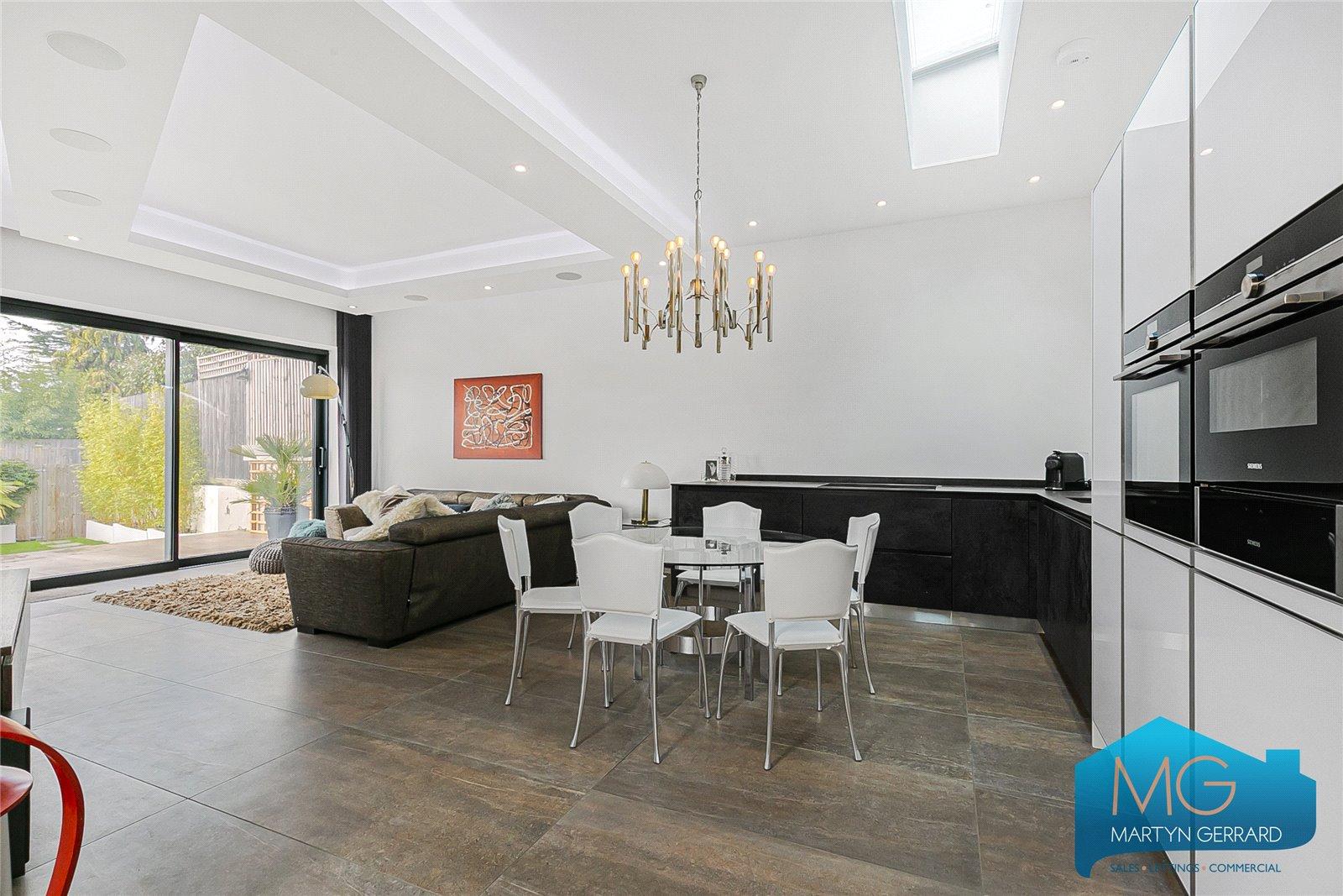 2 bedroom Detached House for sale - Martyn Gerrard
