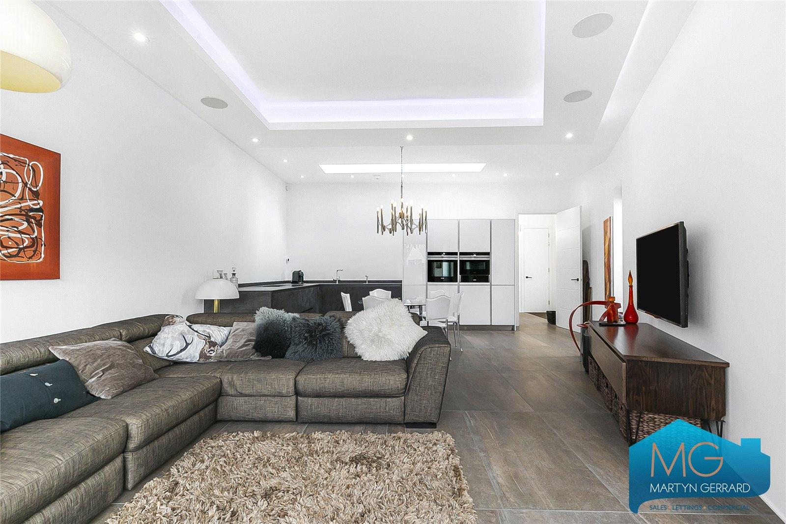 2 bedroom Detached House for sale - Martyn Gerrard