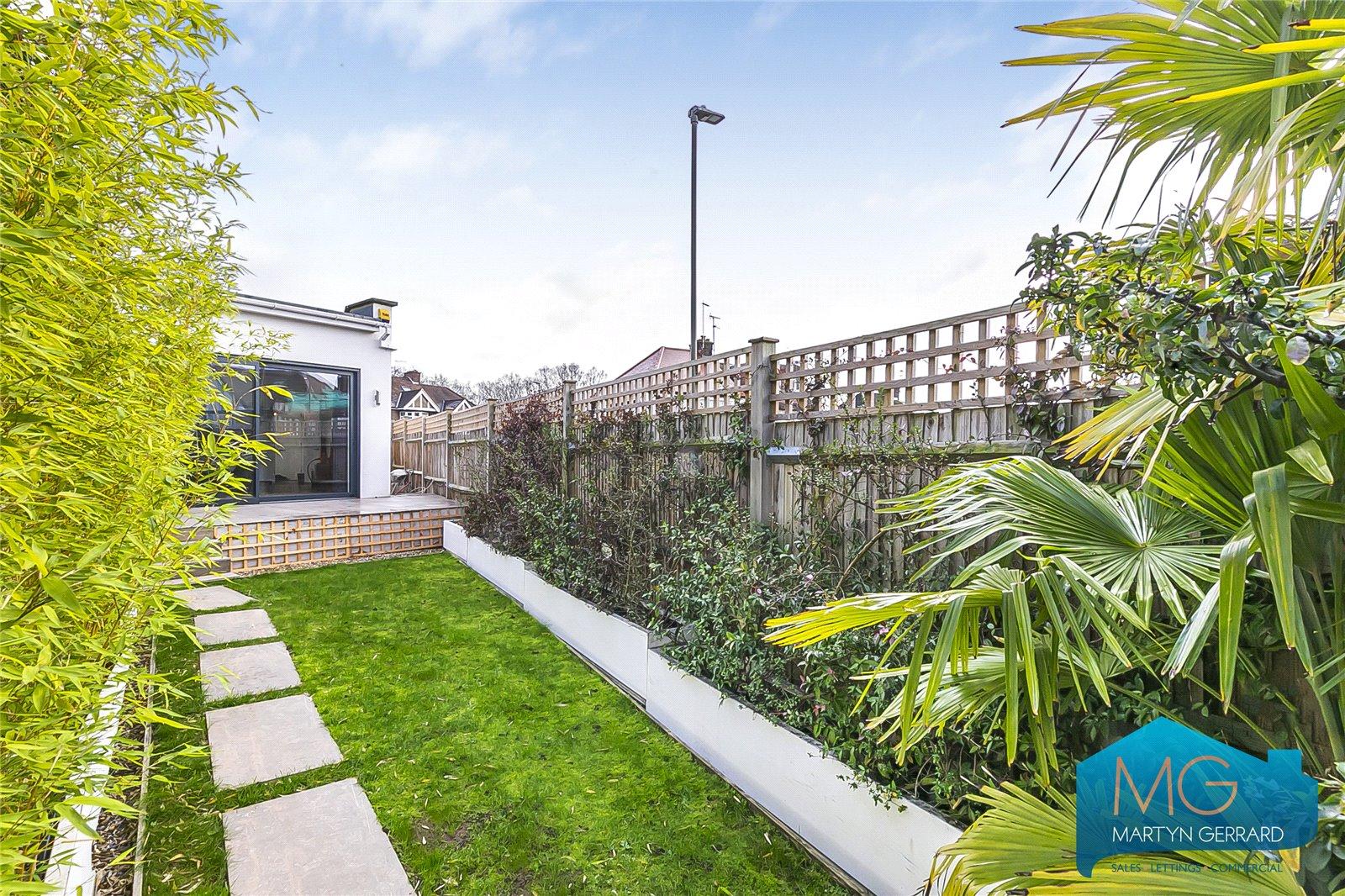2 bedroom Detached House for sale - Martyn Gerrard