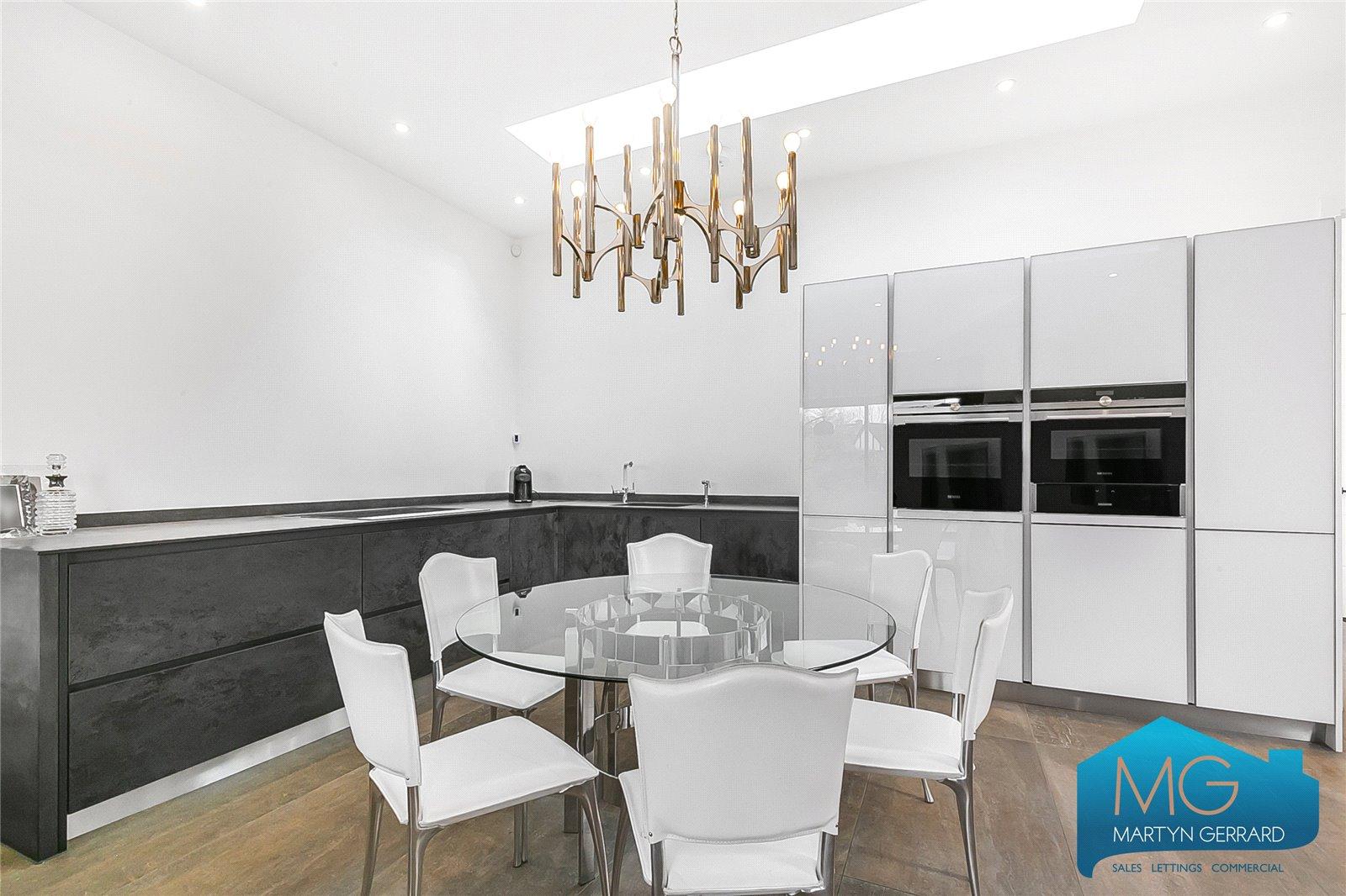 2 bedroom Detached House for sale - Martyn Gerrard