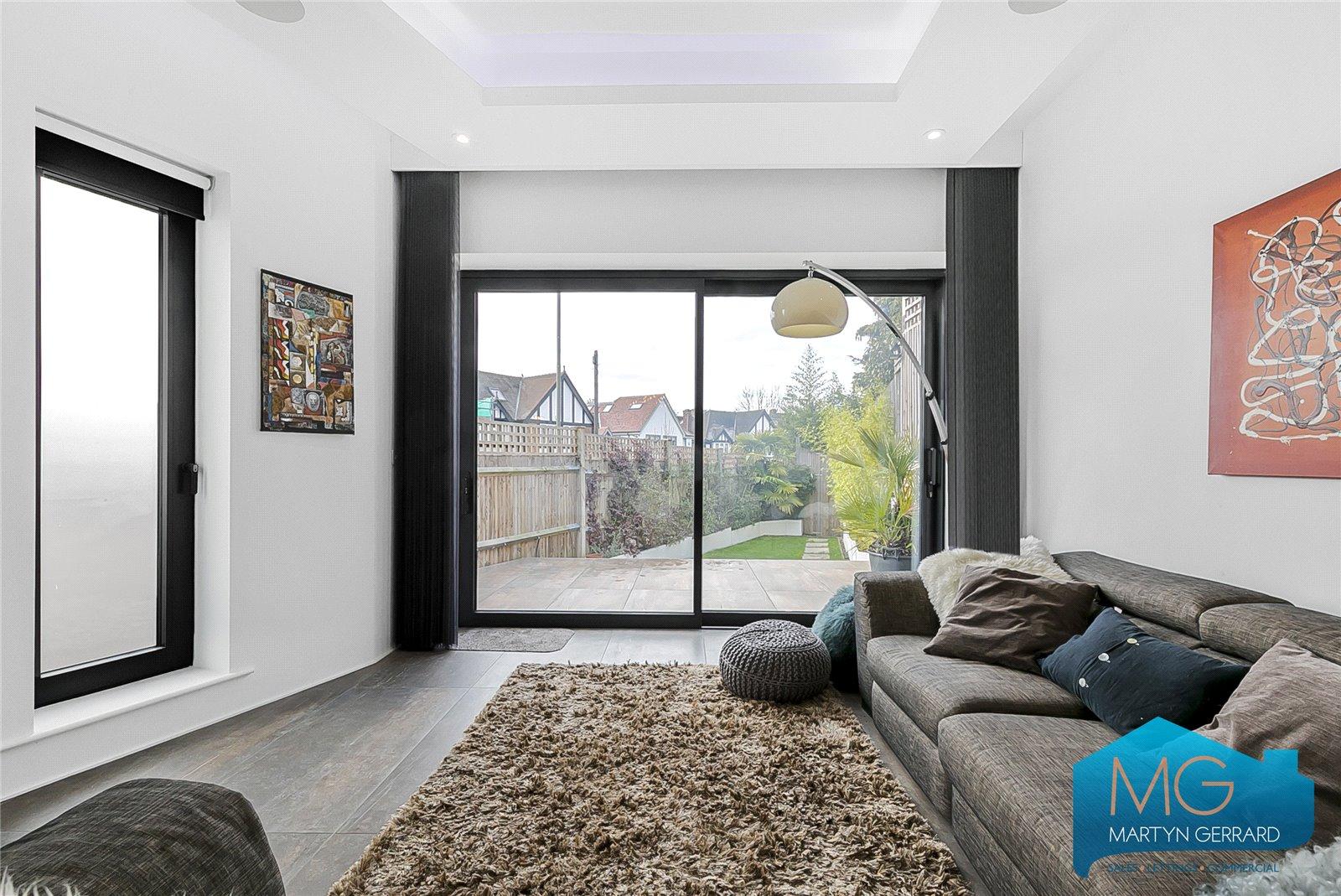2 bedroom Detached House for sale - Martyn Gerrard