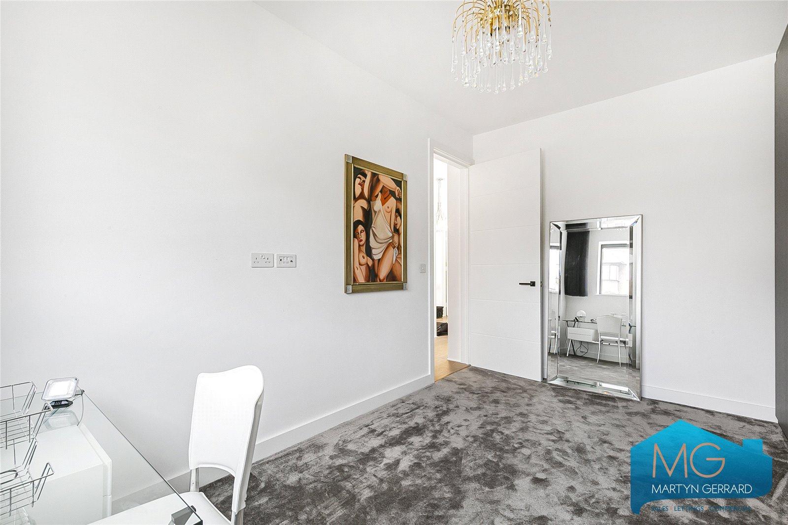 2 bedroom Detached House for sale - Martyn Gerrard
