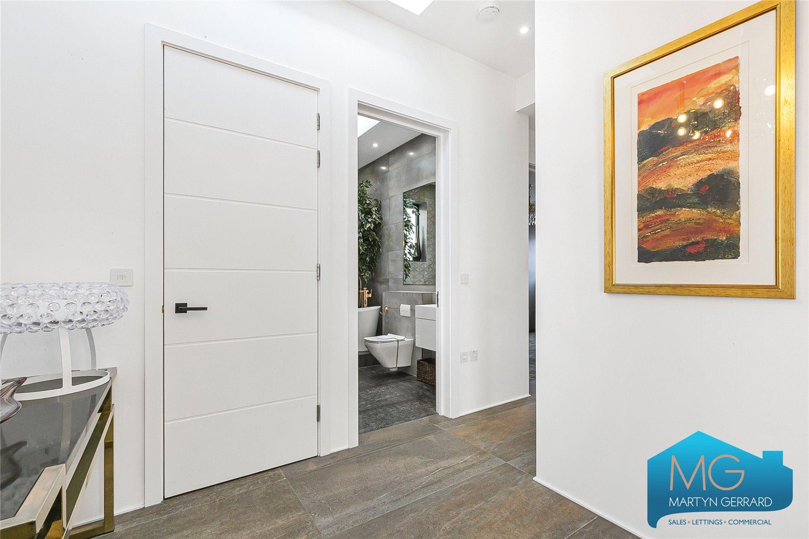 2 bedroom Detached House for sale - Martyn Gerrard