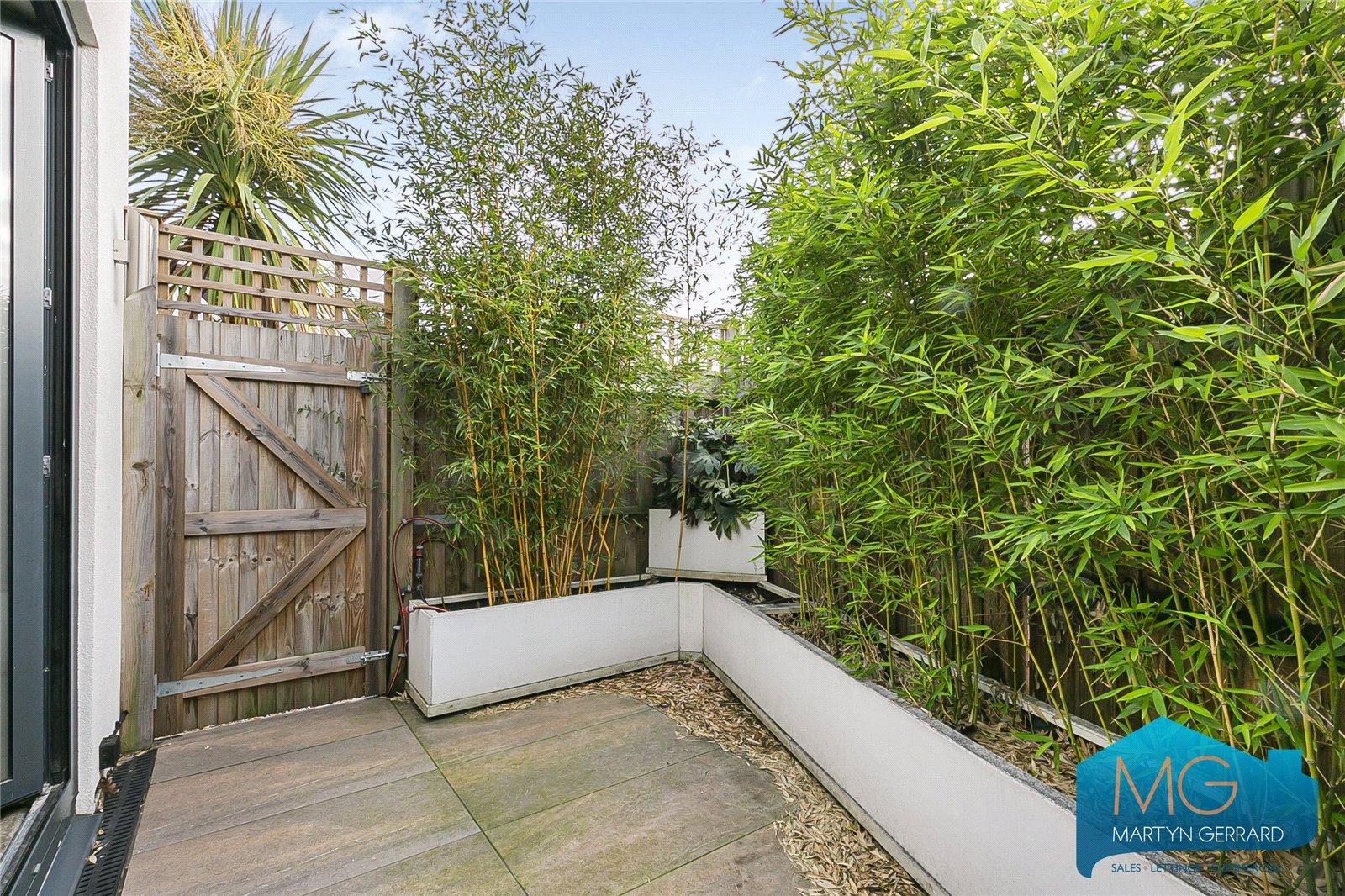 2 bedroom Detached House for sale - Martyn Gerrard