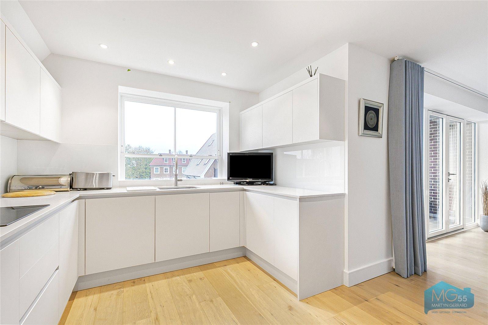 2 bedroom Apartment to rent - Martyn Gerrard