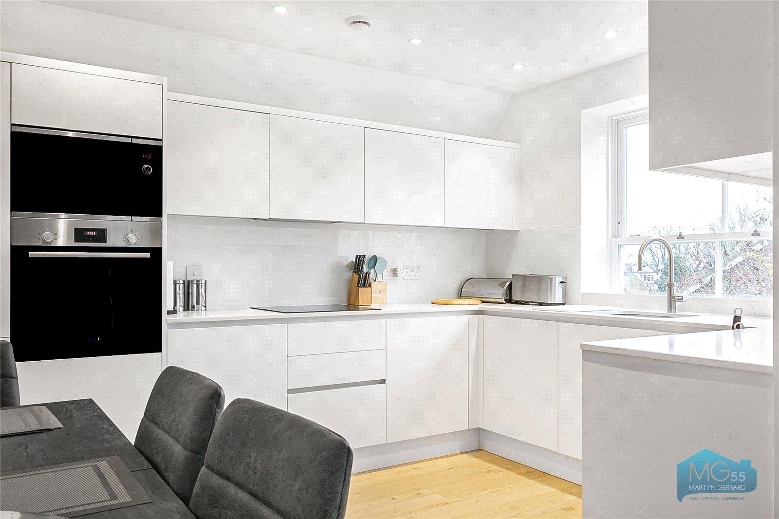 2 bedroom Apartment to rent - Martyn Gerrard