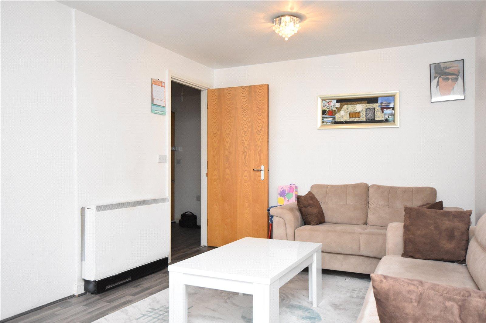2 bedroom Apartment to rent - Martyn Gerrard