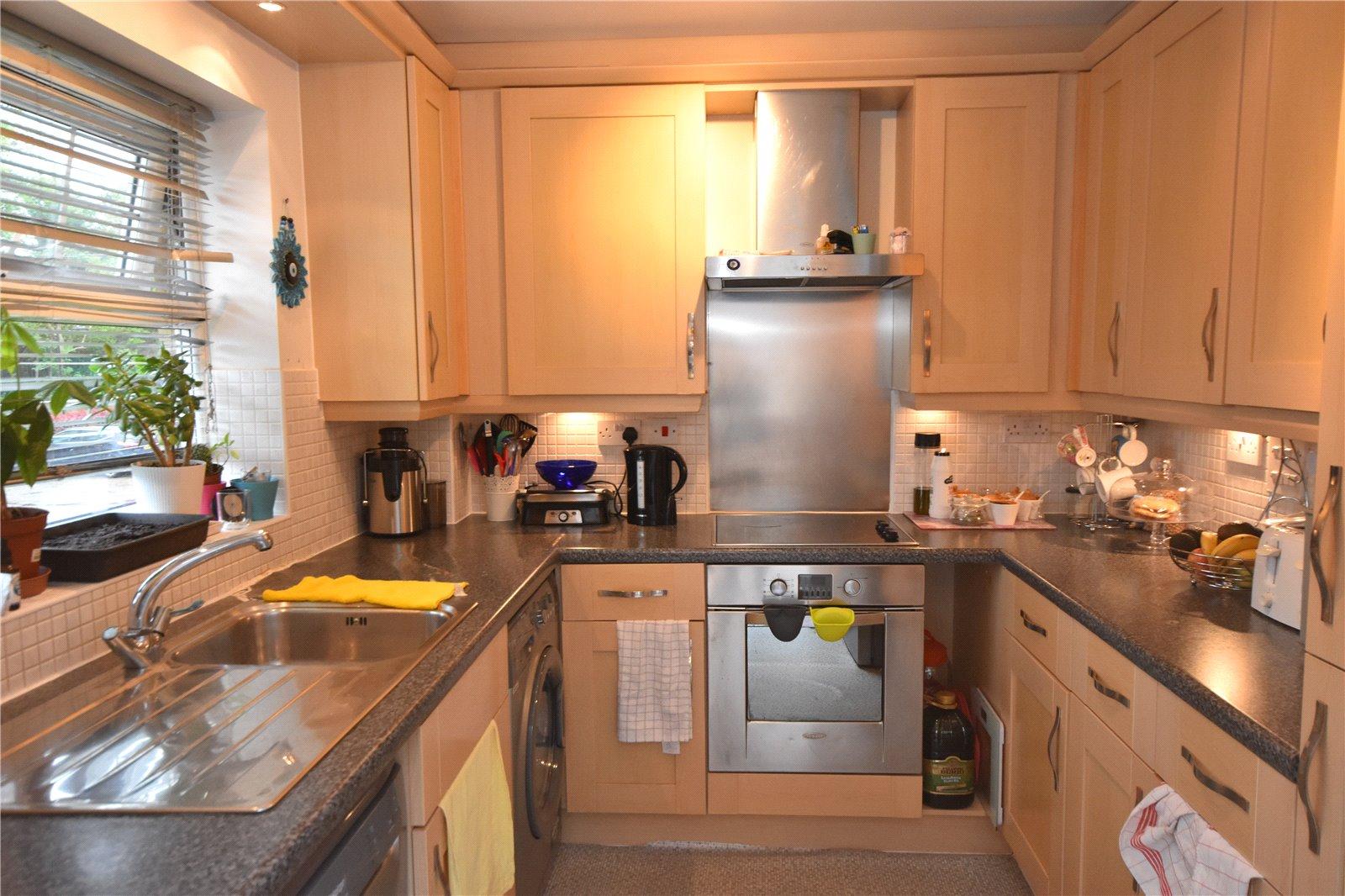 2 bedroom Apartment to rent + ' - Martyn Gerrard