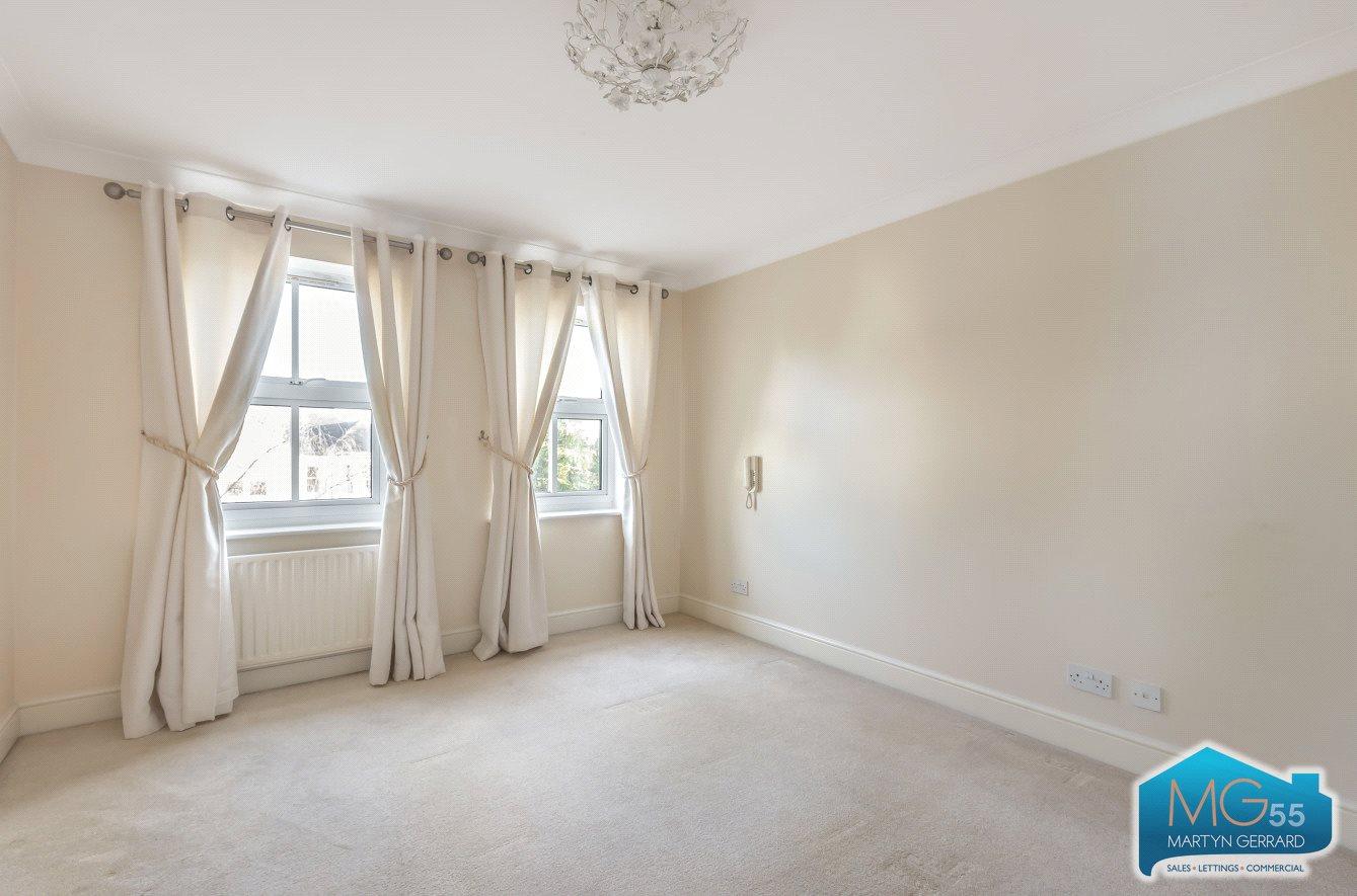 2 bedroom Apartment to rent - Martyn Gerrard