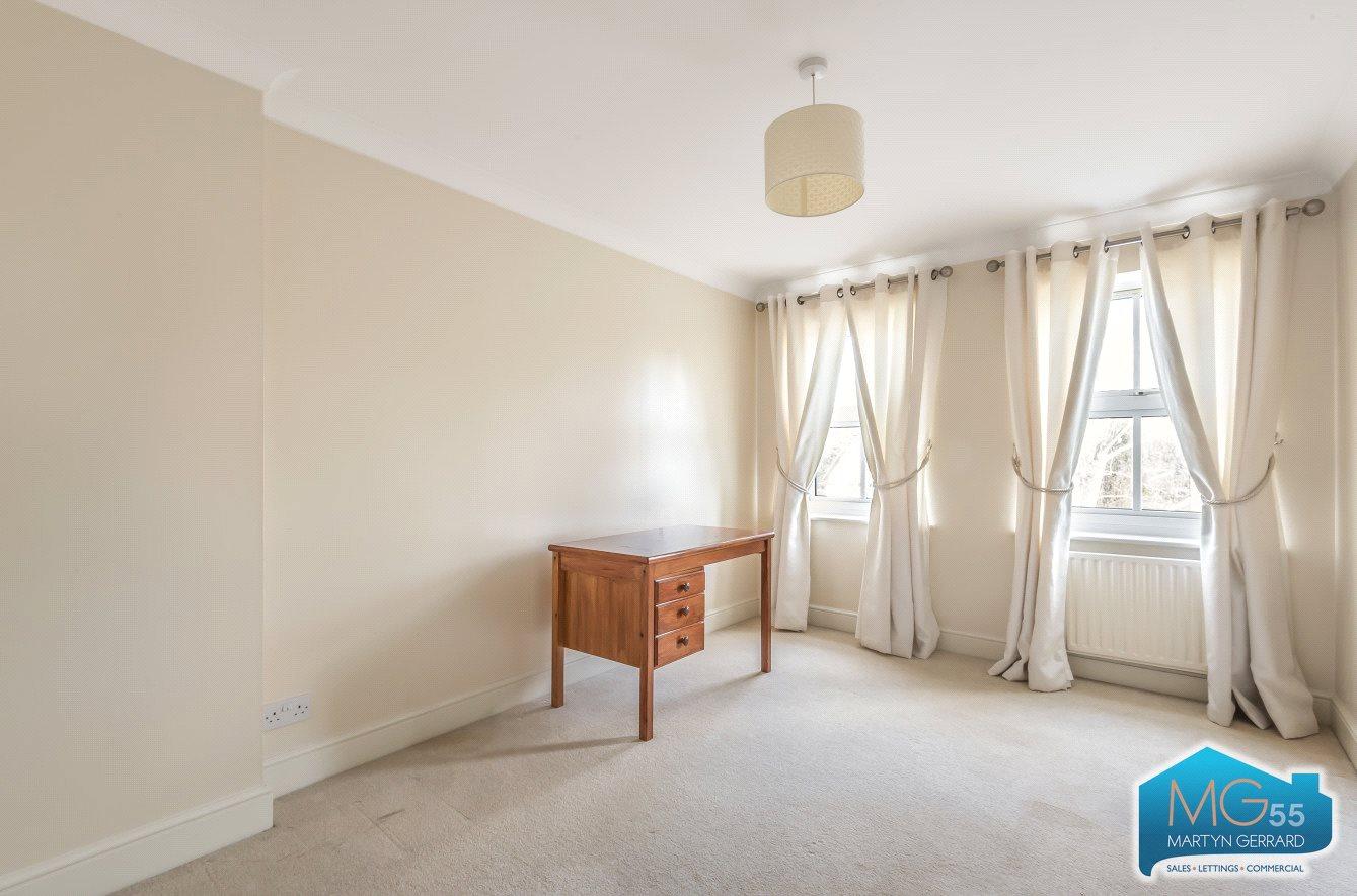 2 bedroom Apartment to rent - Martyn Gerrard