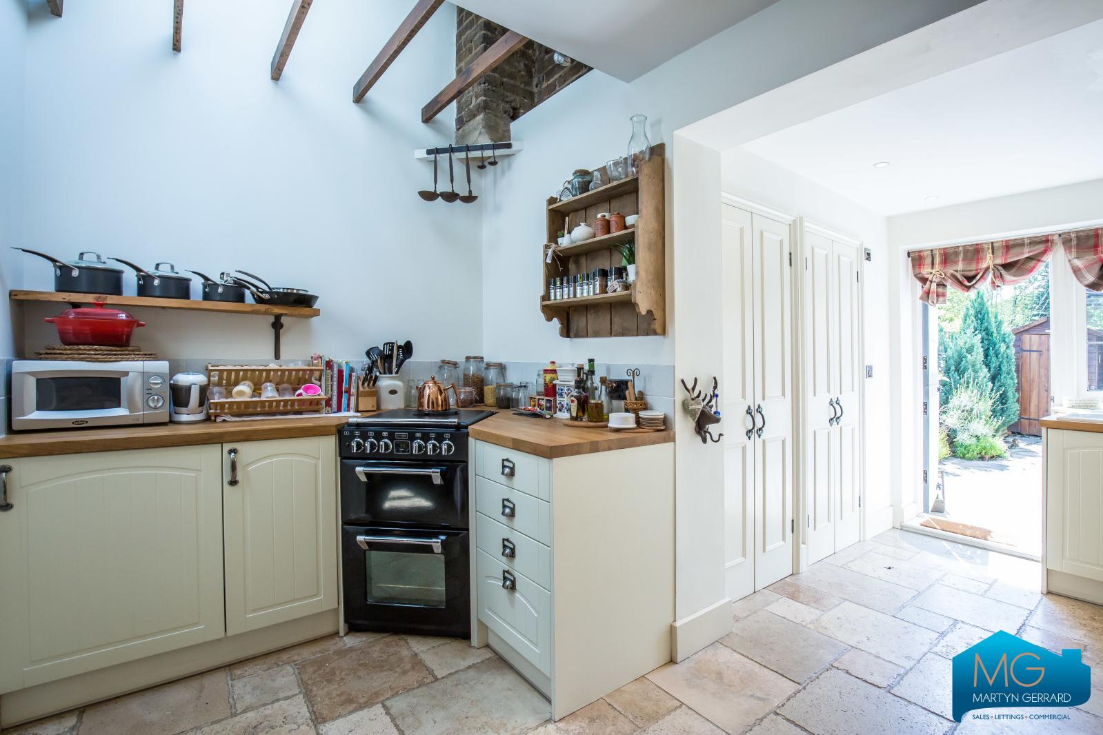 2 bedroom End of Terrace House to rent - Martyn Gerrard