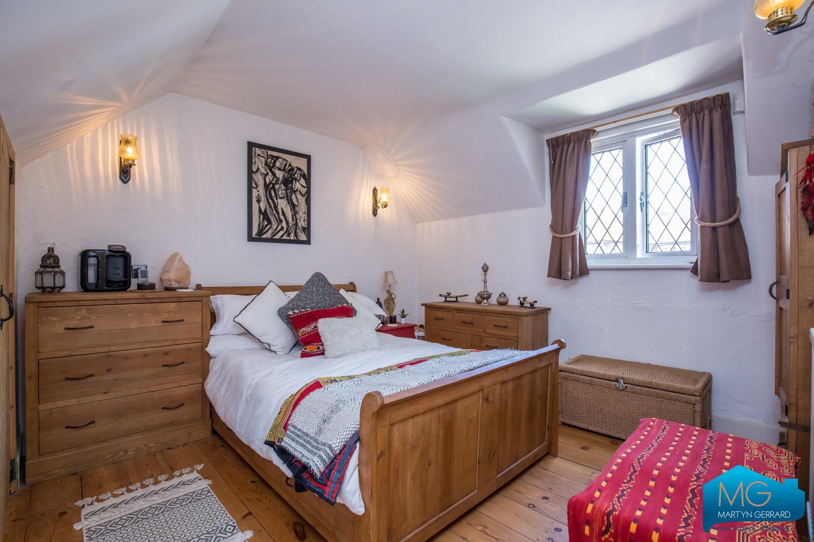 2 bedroom End of Terrace House to rent - Martyn Gerrard