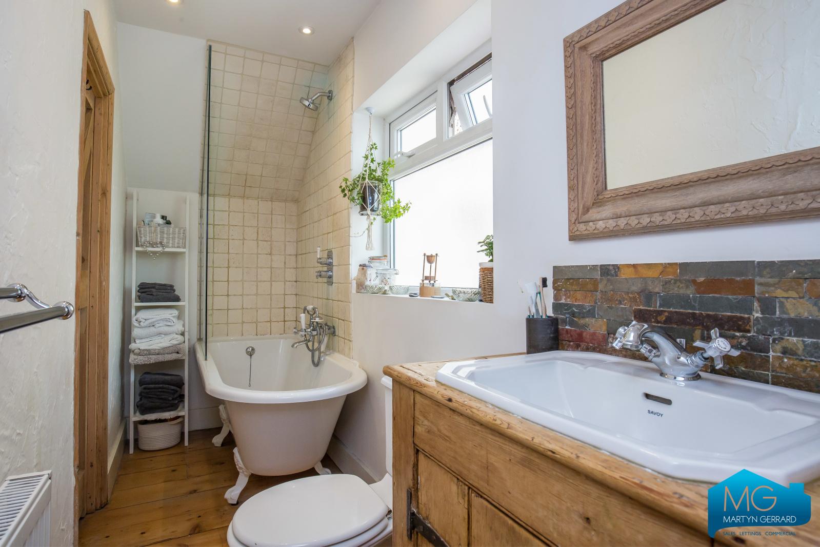 2 bedroom End of Terrace House to rent - Martyn Gerrard