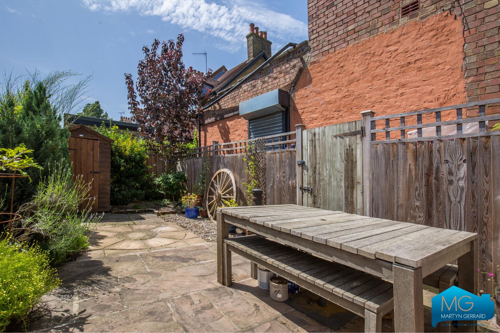 2 bedroom End of Terrace House to rent - Martyn Gerrard