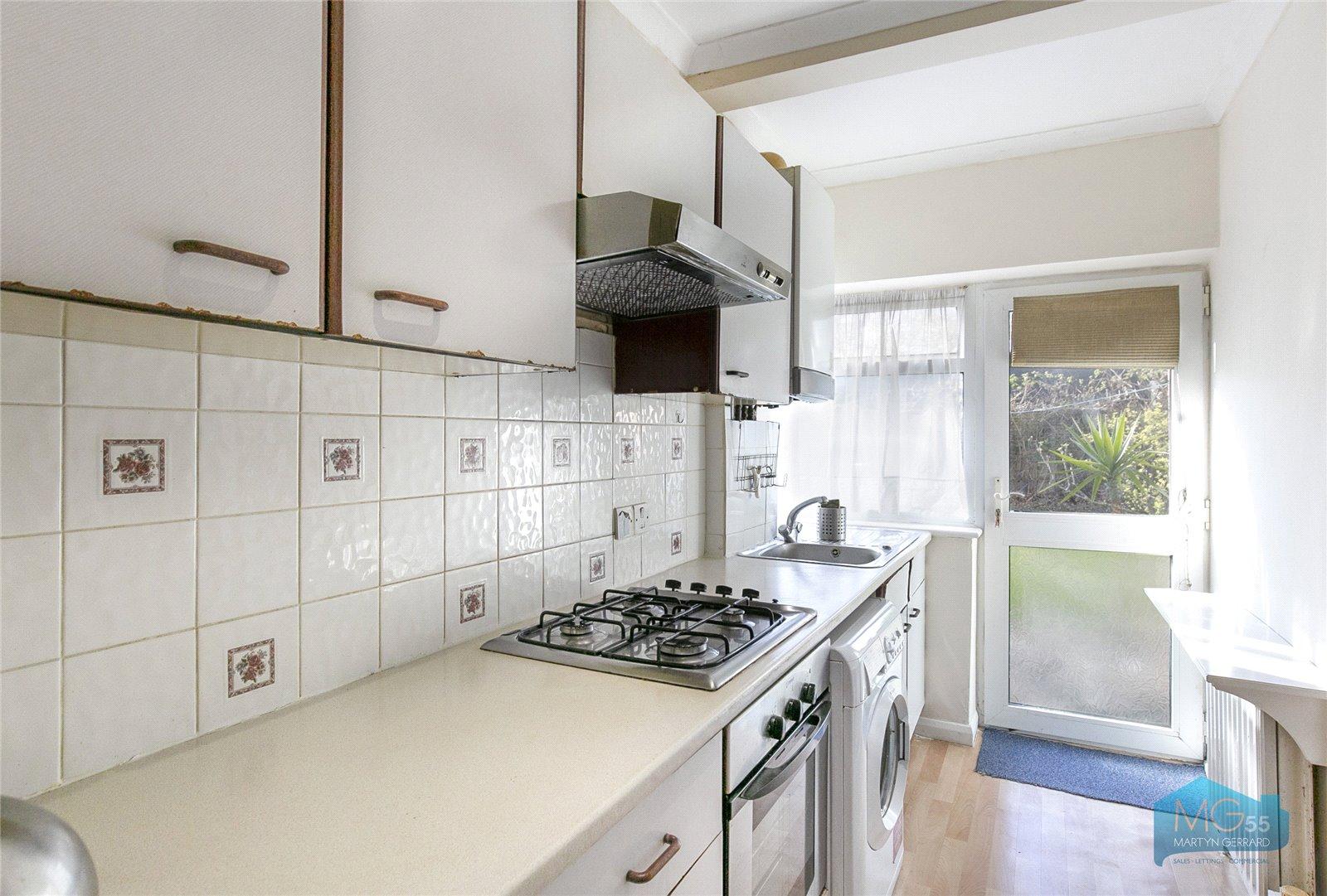 2 bedroom Ground Floor Flat to rent - Martyn Gerrard