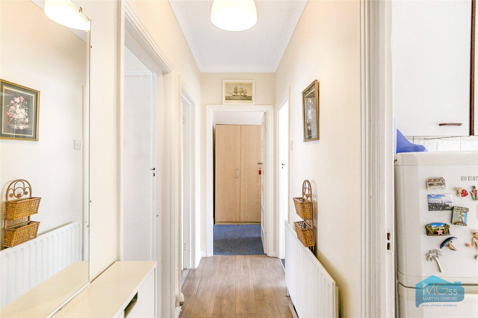 2 bedroom Ground Floor Flat to rent - Martyn Gerrard