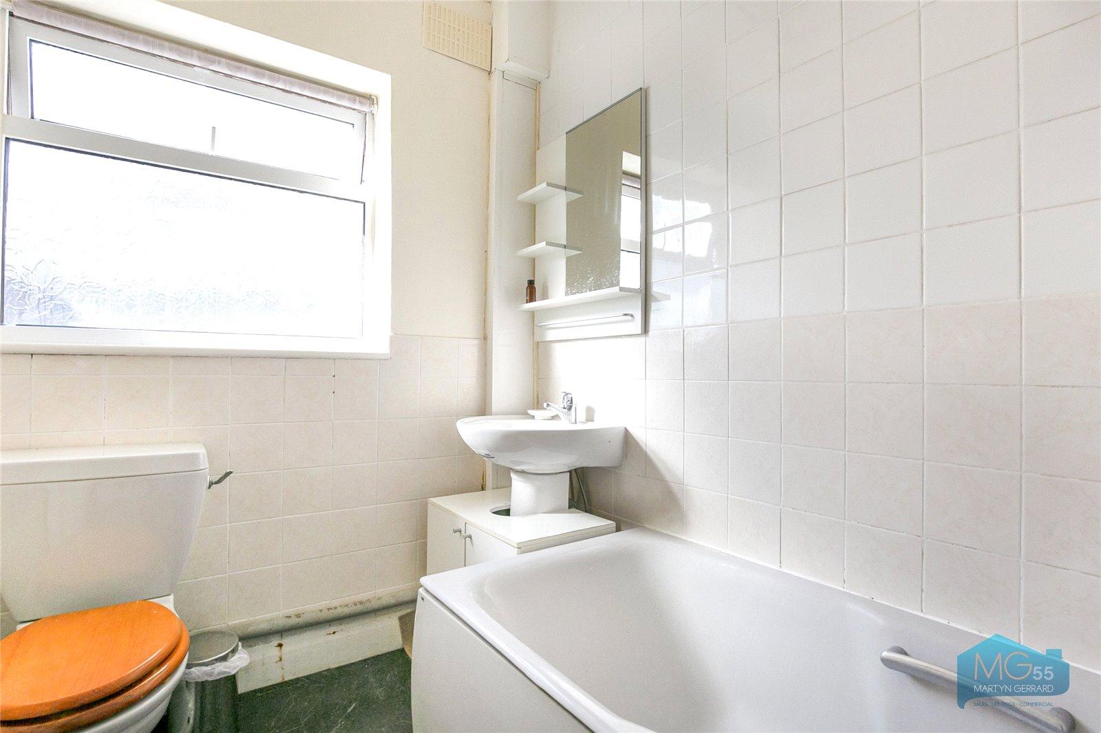 2 bedroom Ground Floor Flat to rent - Martyn Gerrard