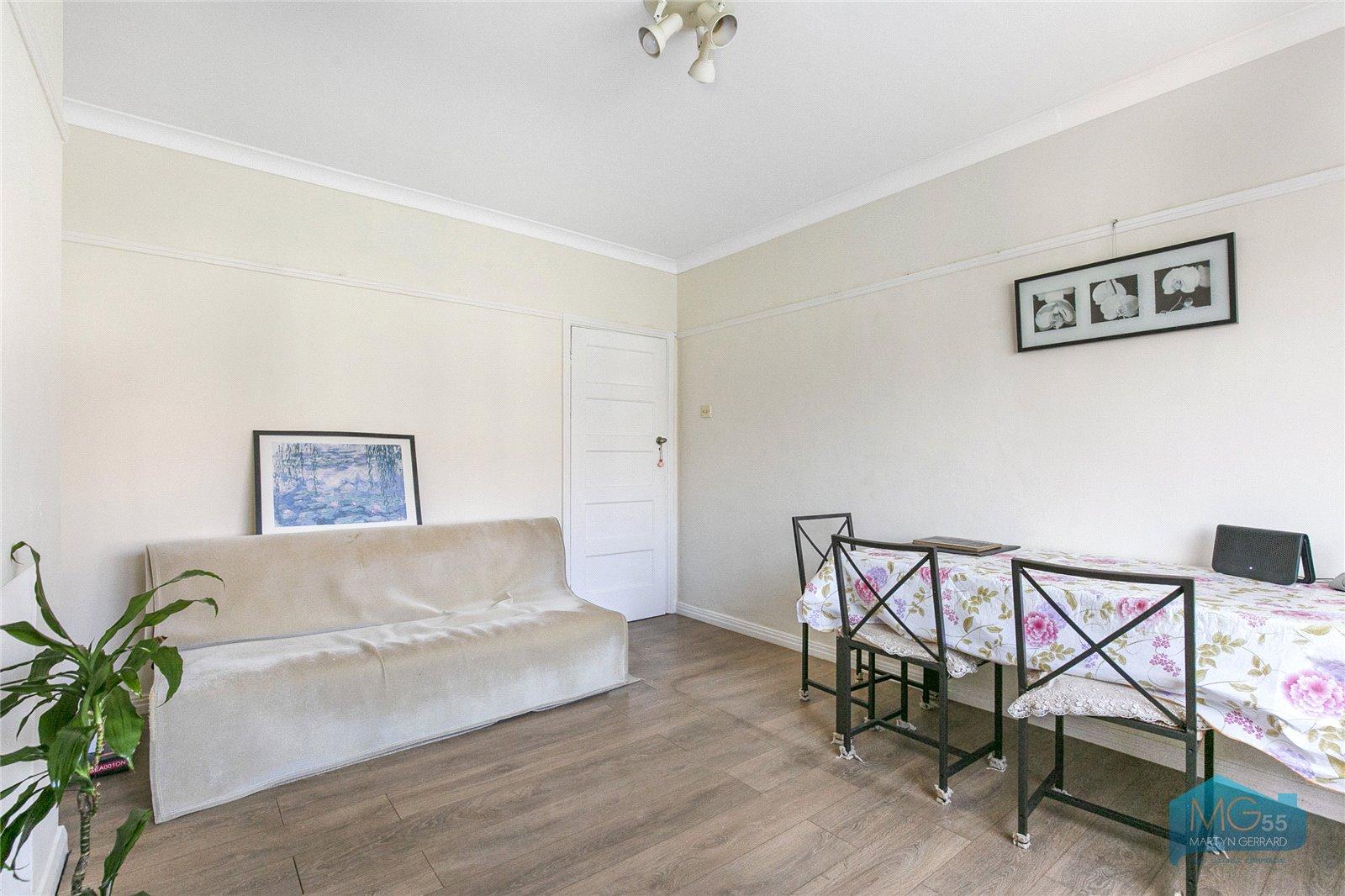 2 bedroom Ground Floor Flat to rent - Martyn Gerrard
