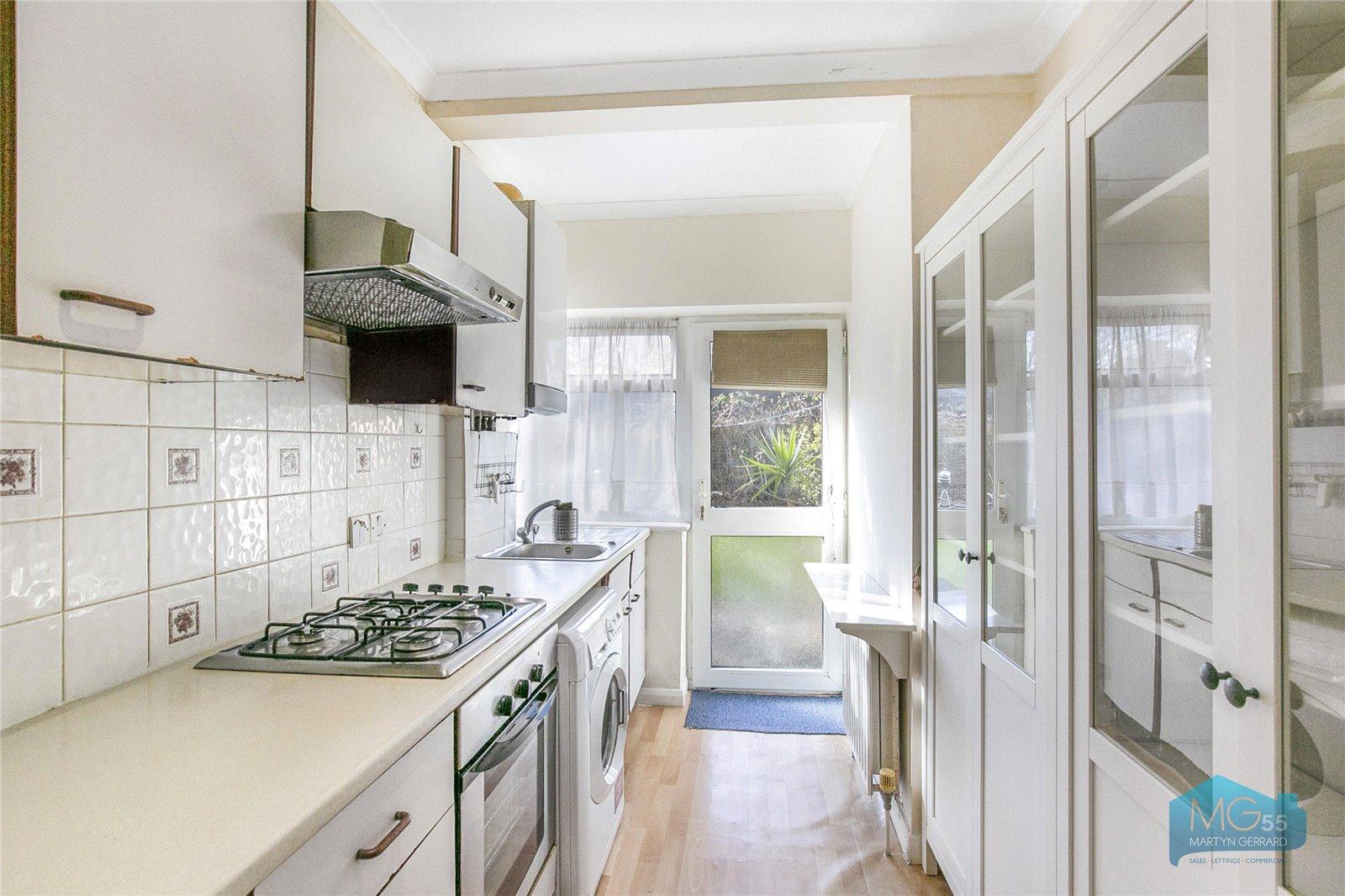 2 bedroom Ground Floor Flat to rent - Martyn Gerrard